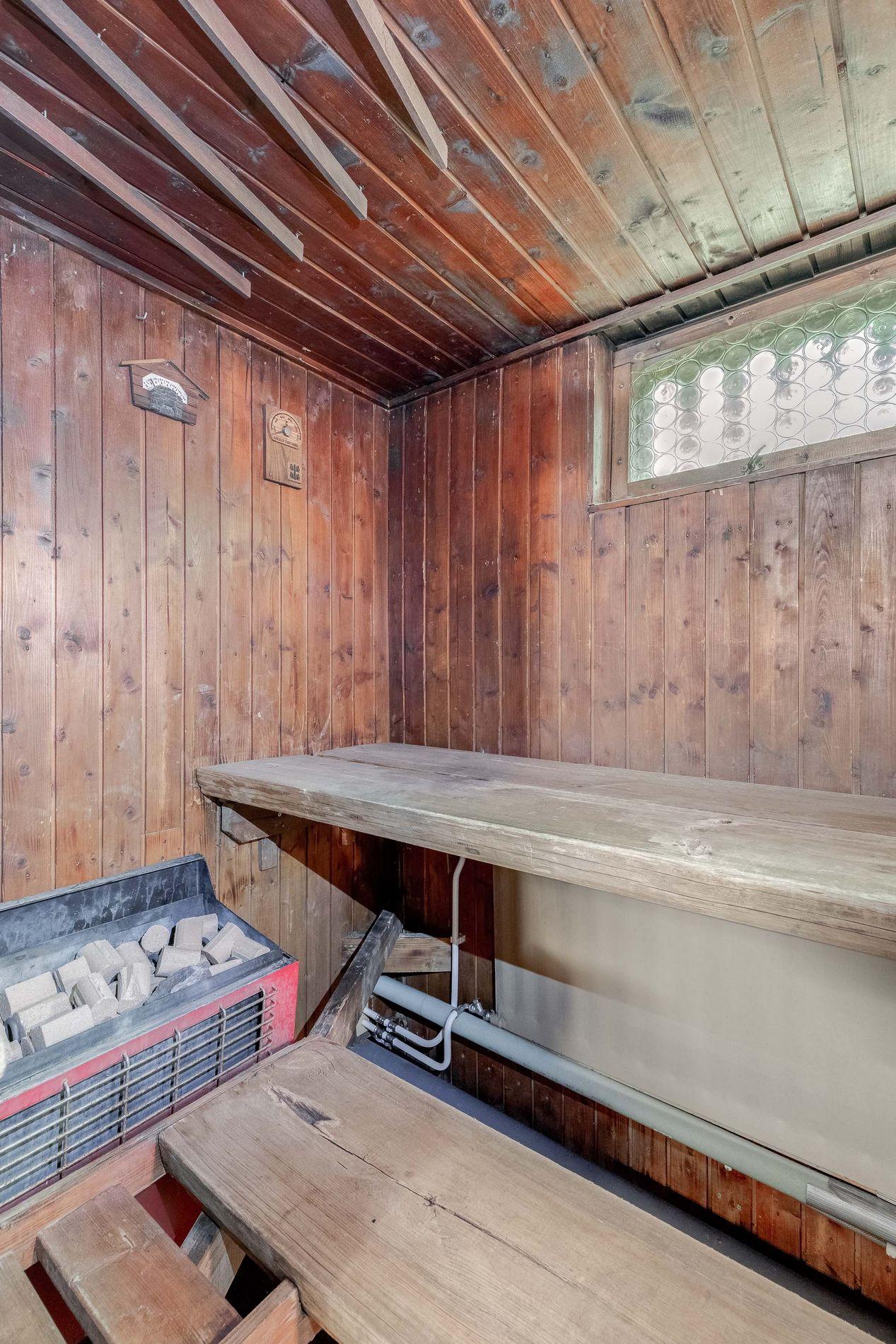 Asessorintie 1a, Torpparinmäki, Helsinki