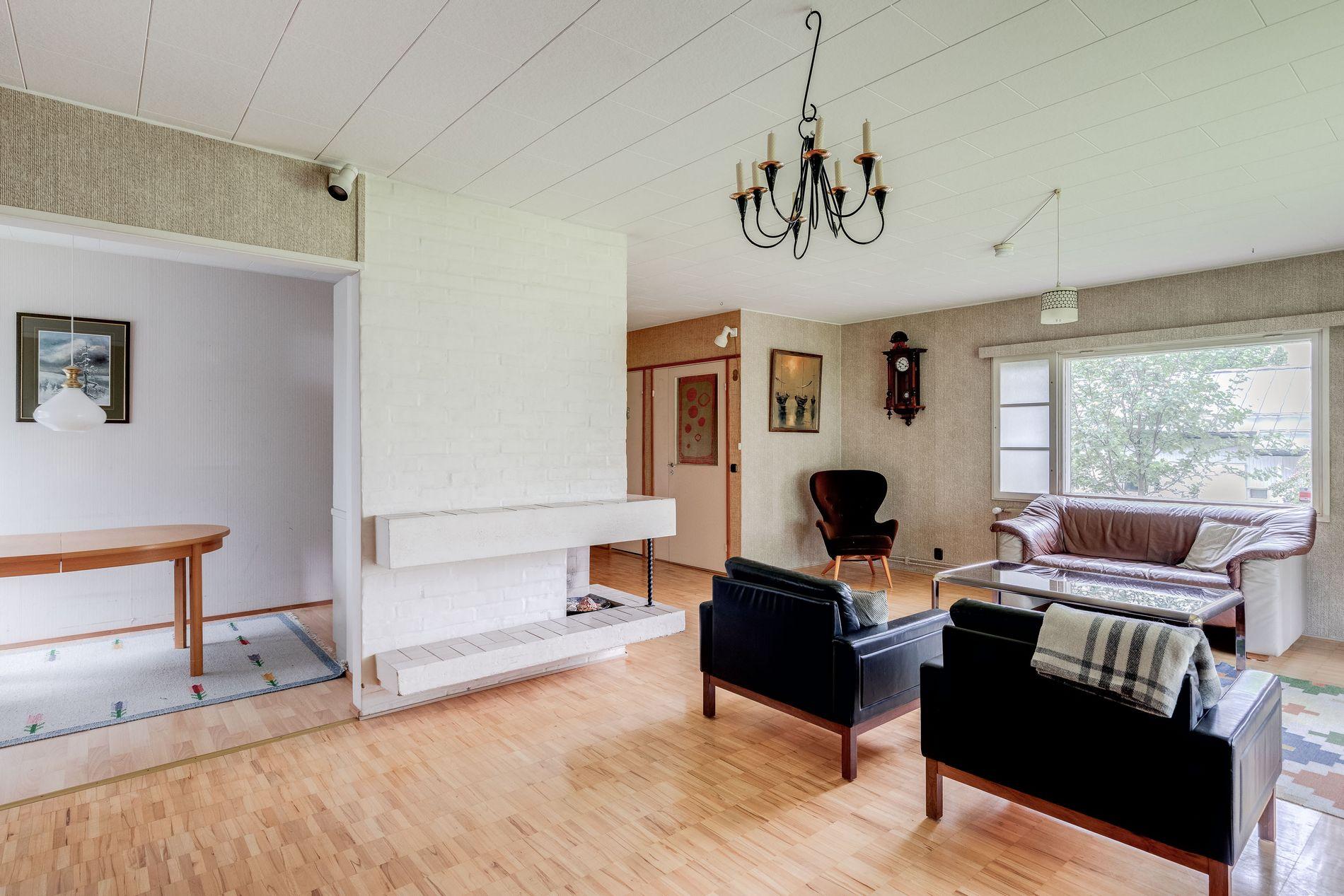 Asessorintie 1a, Torpparinmäki, Helsinki