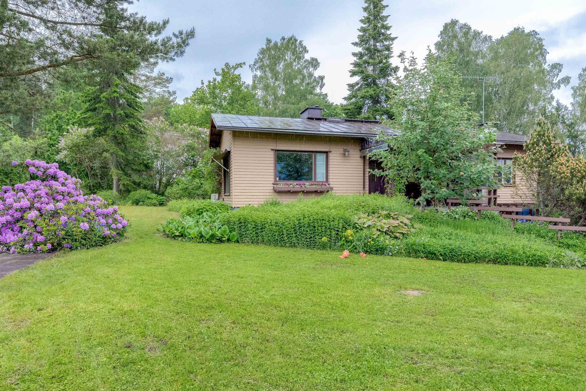 Asessorintie 1a, Torpparinmäki, Helsinki