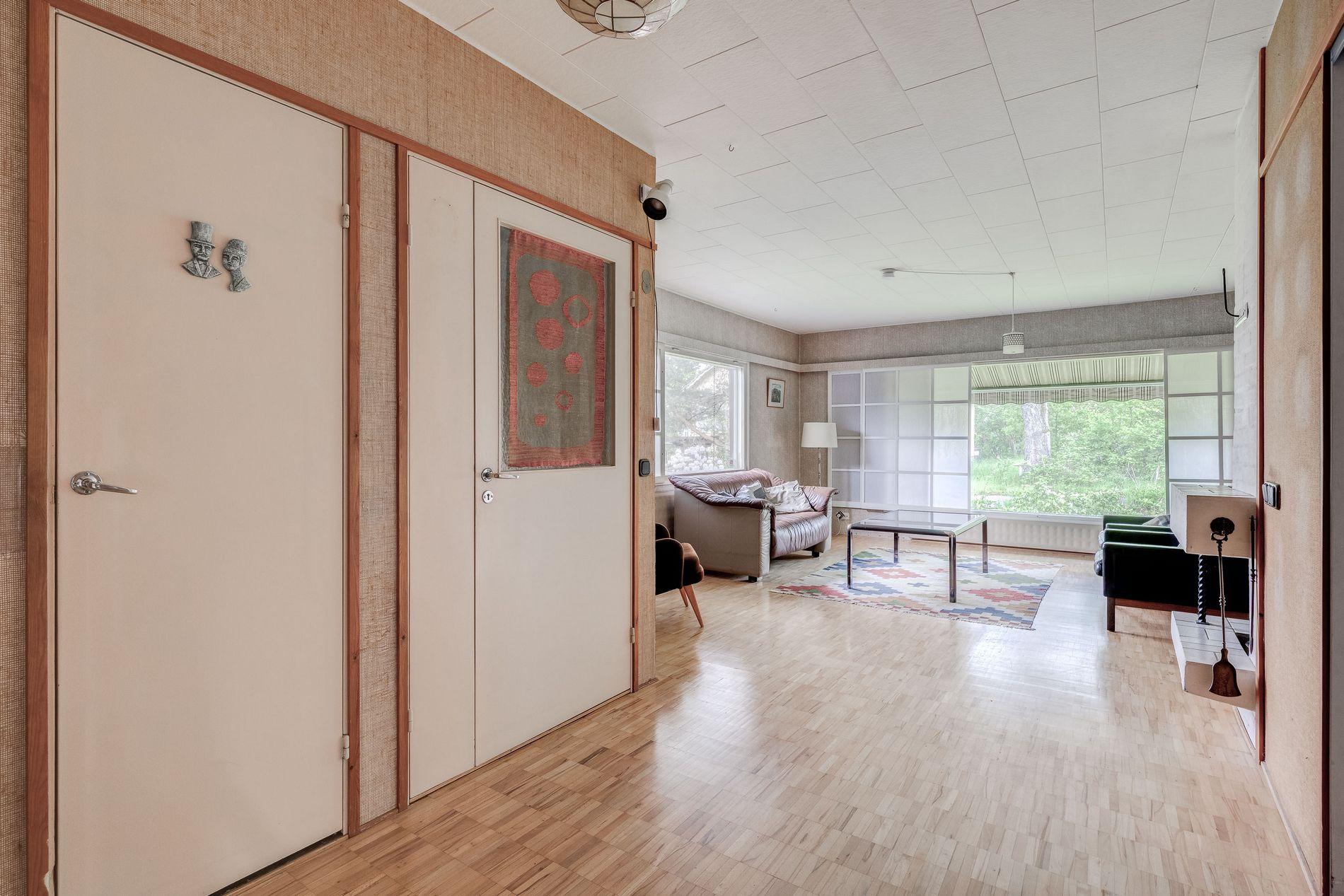 Asessorintie 1a, Torpparinmäki, Helsinki