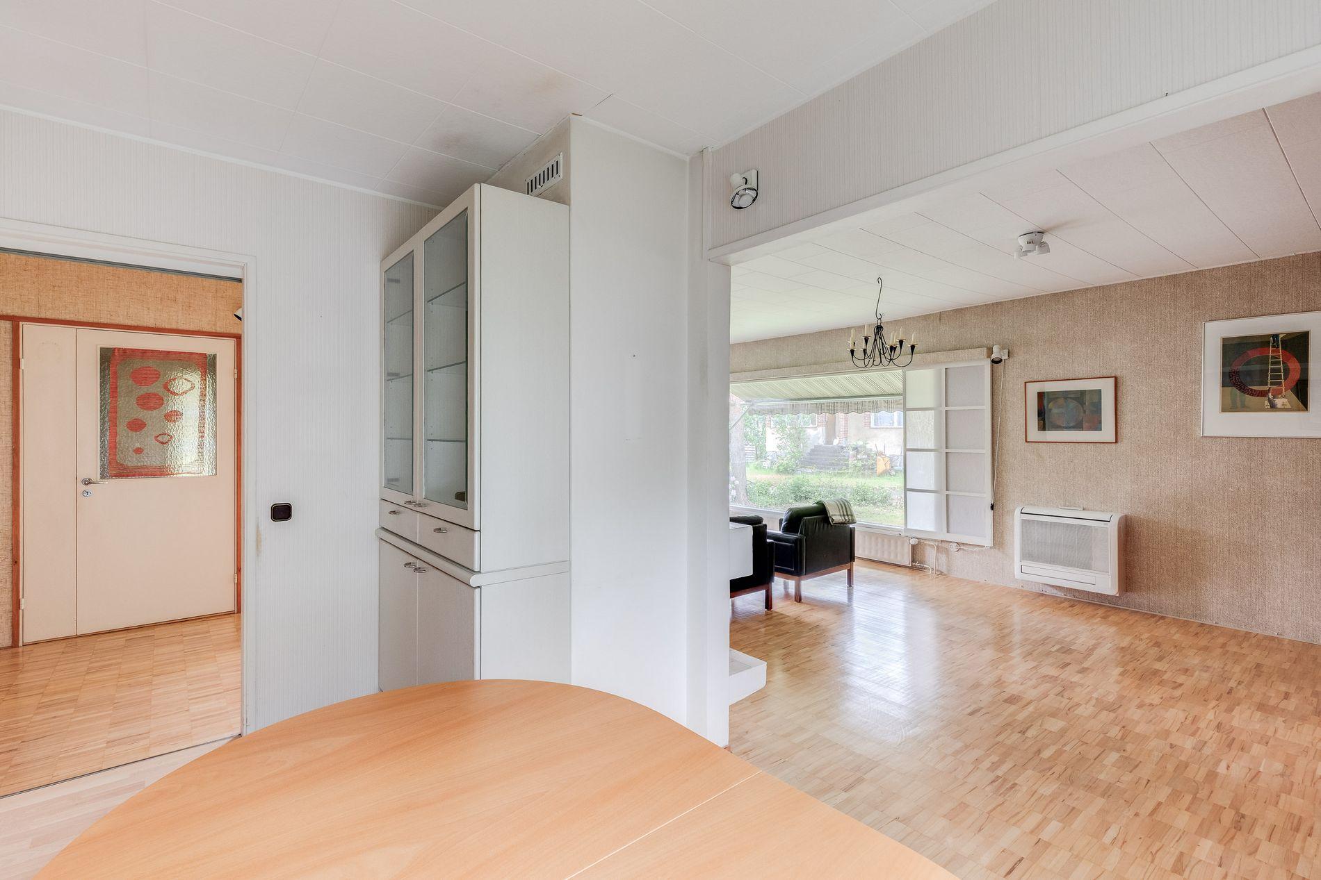 Asessorintie 1a, Torpparinmäki, Helsinki