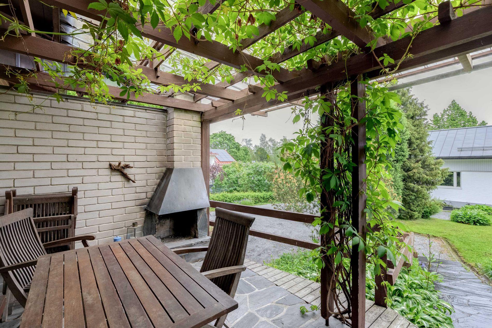 Asessorintie 1a, Torpparinmäki, Helsinki