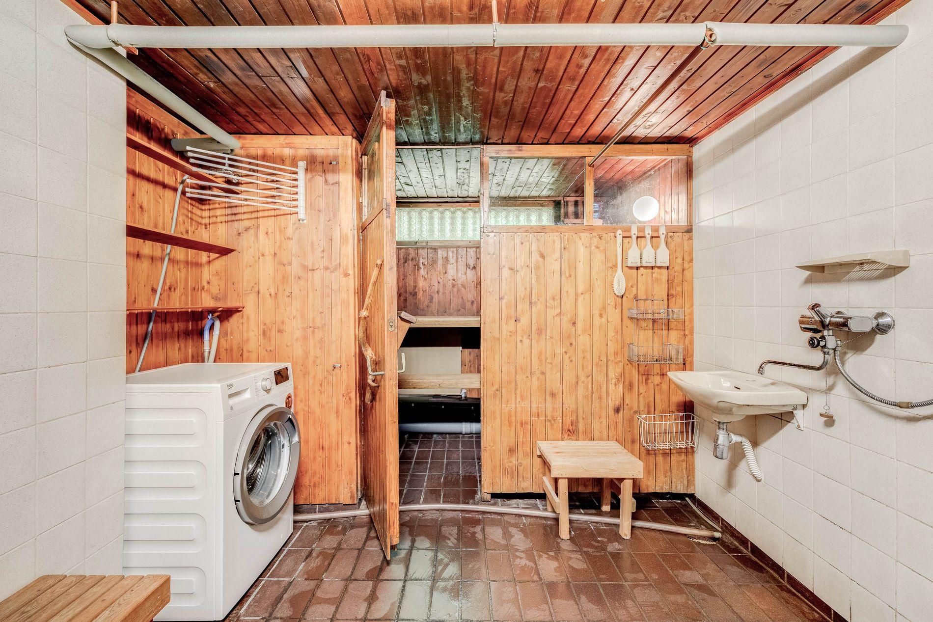 Asessorintie 1a, Torpparinmäki, Helsinki