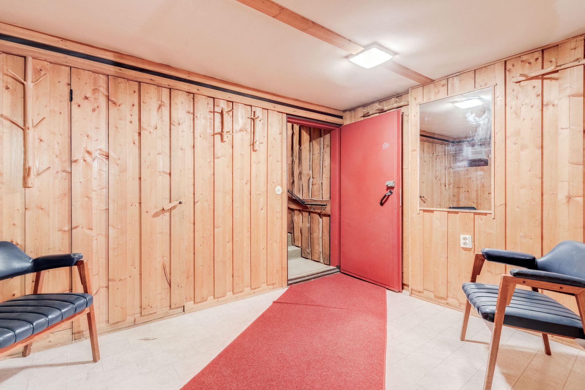 Asessorintie 1a, Torpparinmäki, Helsinki