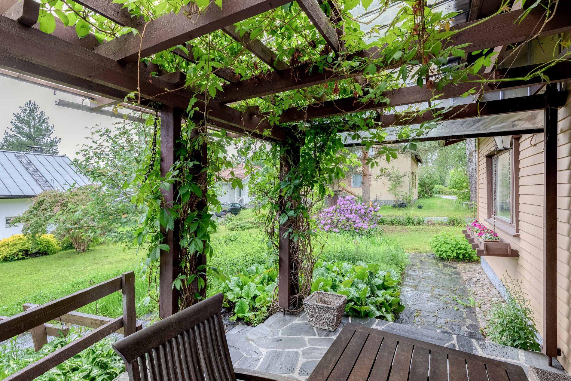 Asessorintie 1a, Torpparinmäki, Helsinki