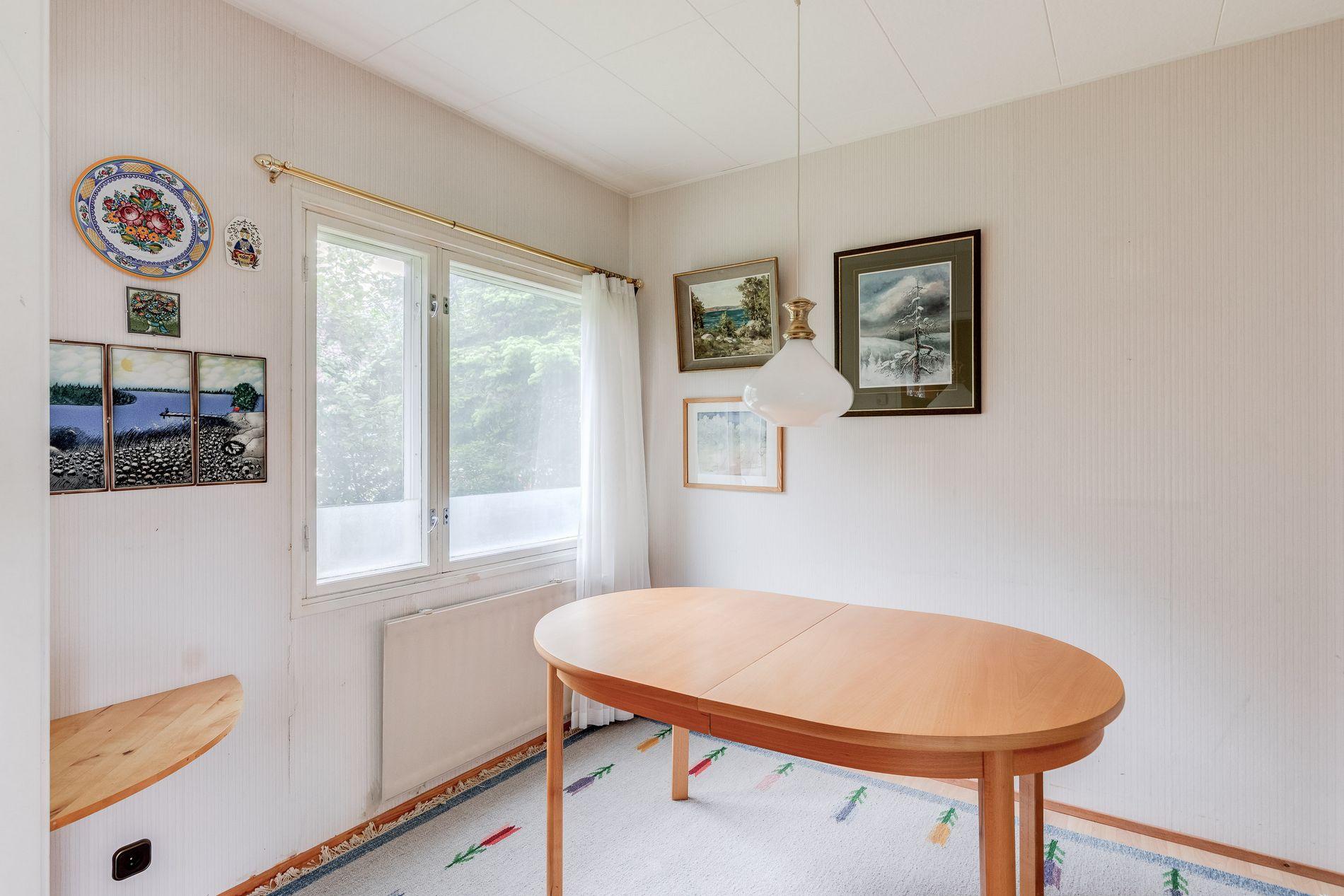 Asessorintie 1a, Torpparinmäki, Helsinki