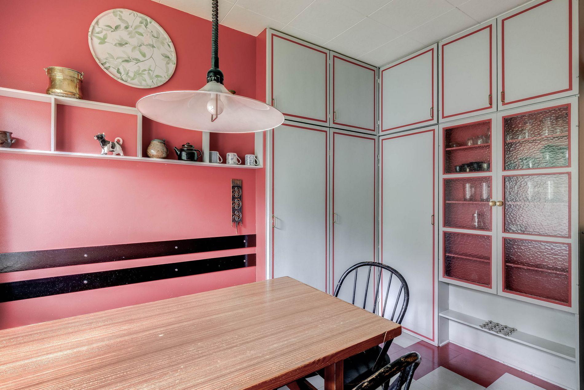 Asessorintie 1a, Torpparinmäki, Helsinki