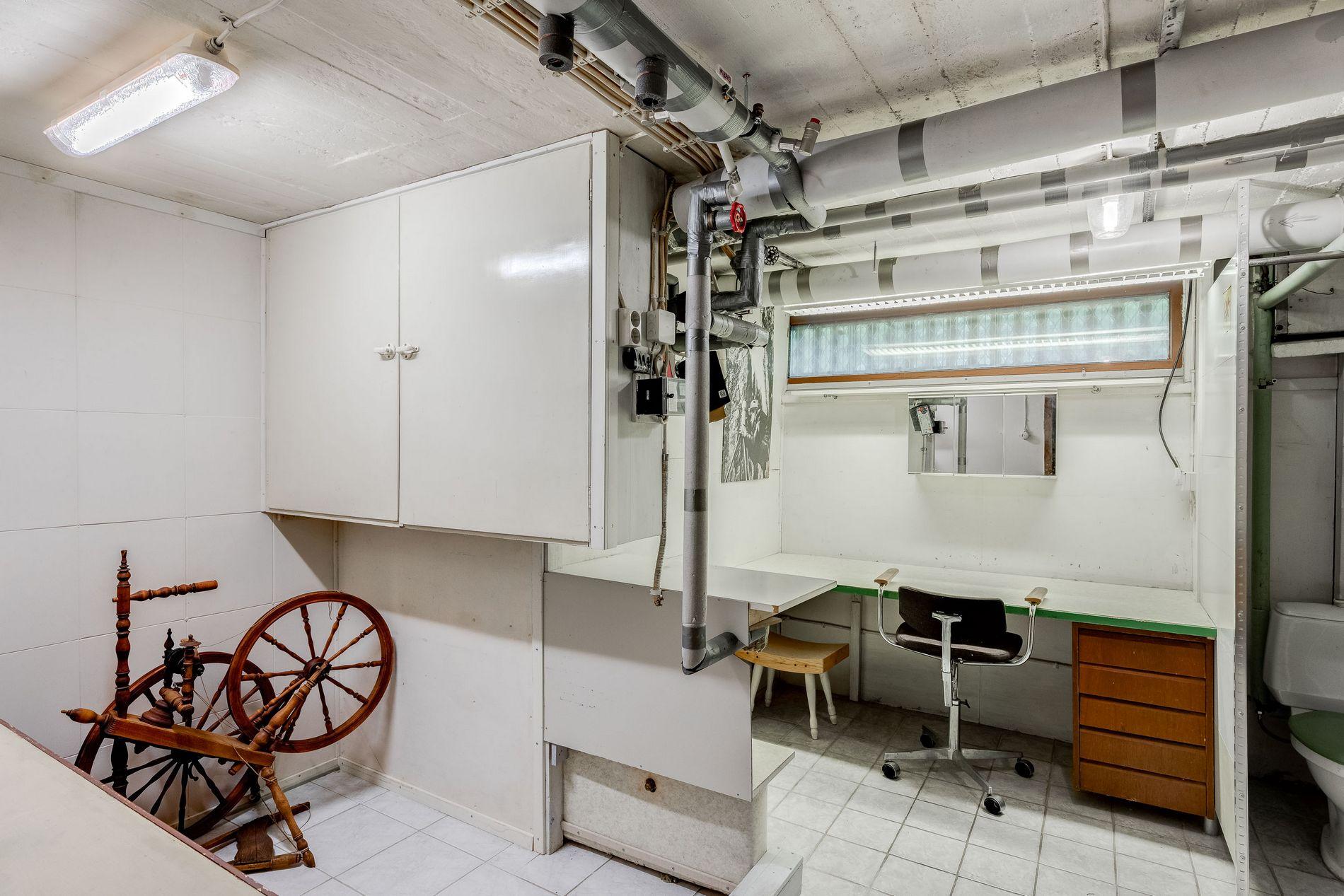 Asessorintie 1a, Torpparinmäki, Helsinki