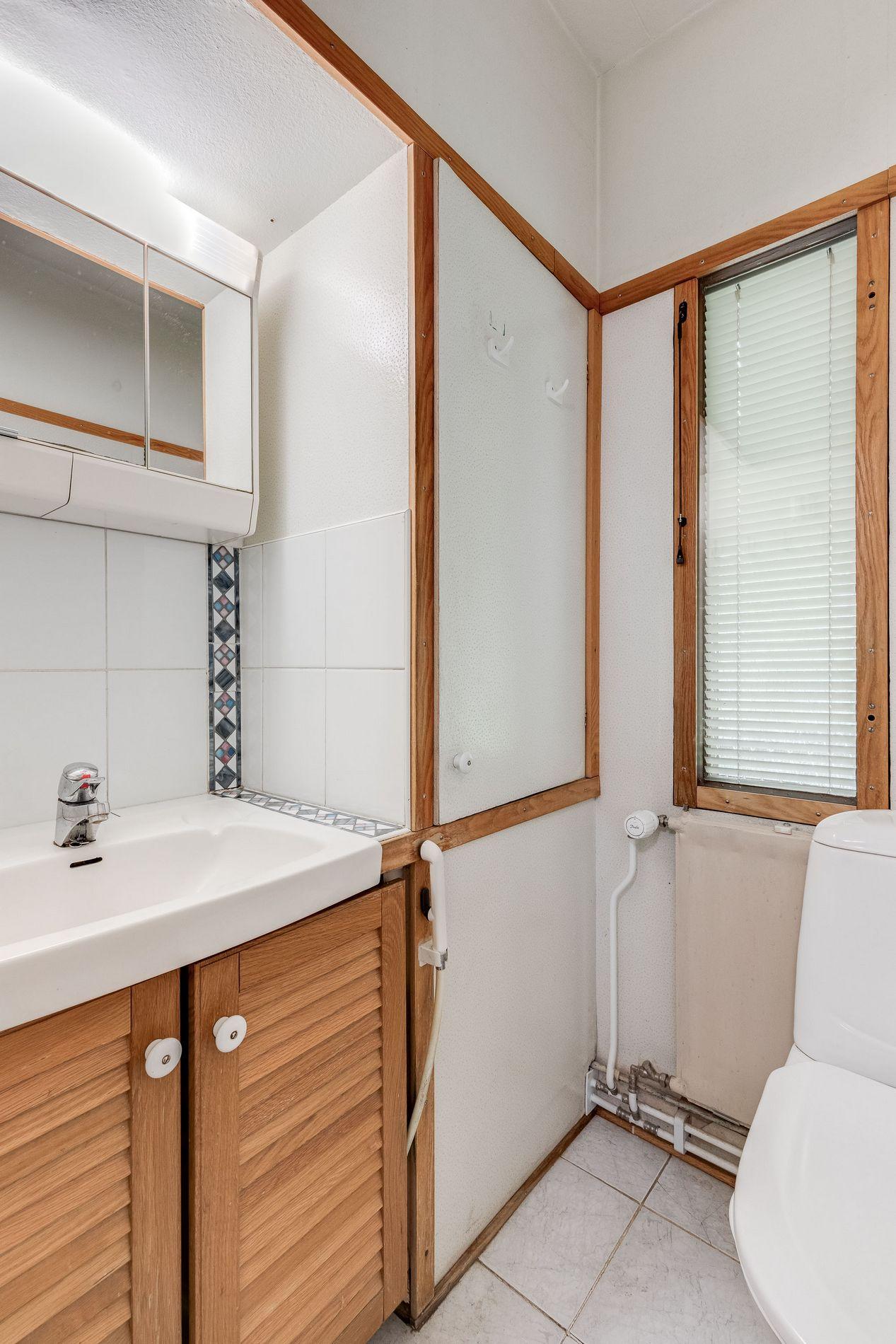 Asessorintie 1a, Torpparinmäki, Helsinki