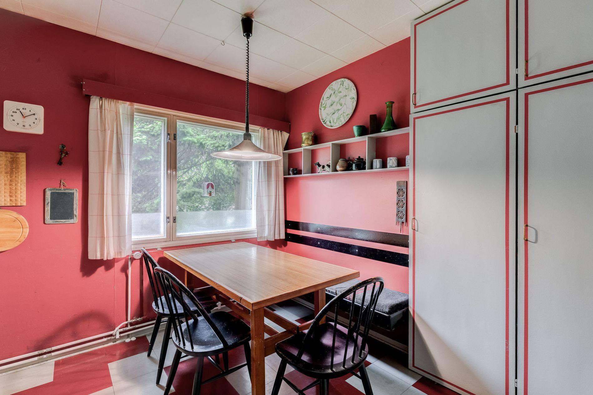 Asessorintie 1a, Torpparinmäki, Helsinki