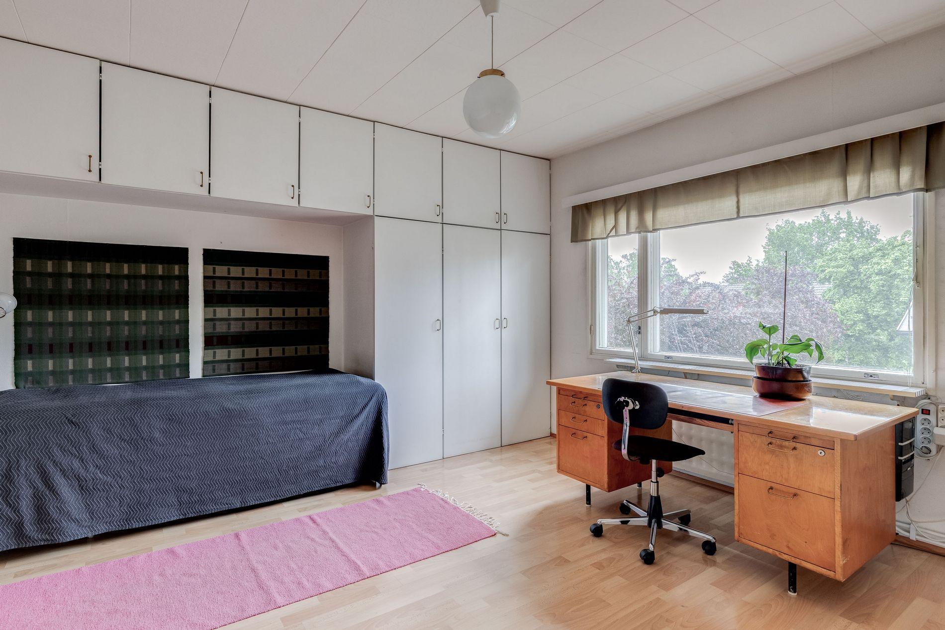 Asessorintie 1a, Torpparinmäki, Helsinki