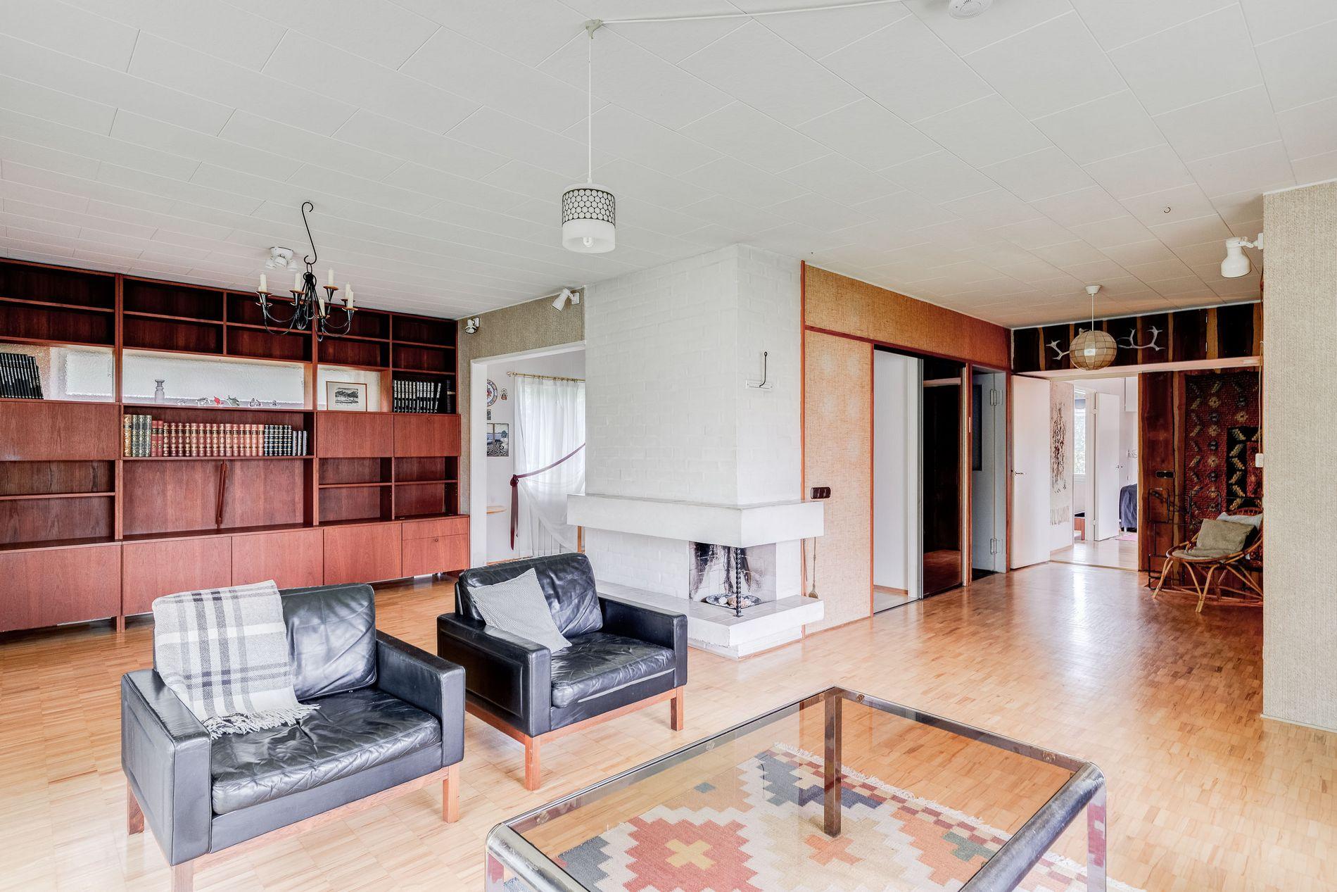 Asessorintie 1a, Torpparinmäki, Helsinki