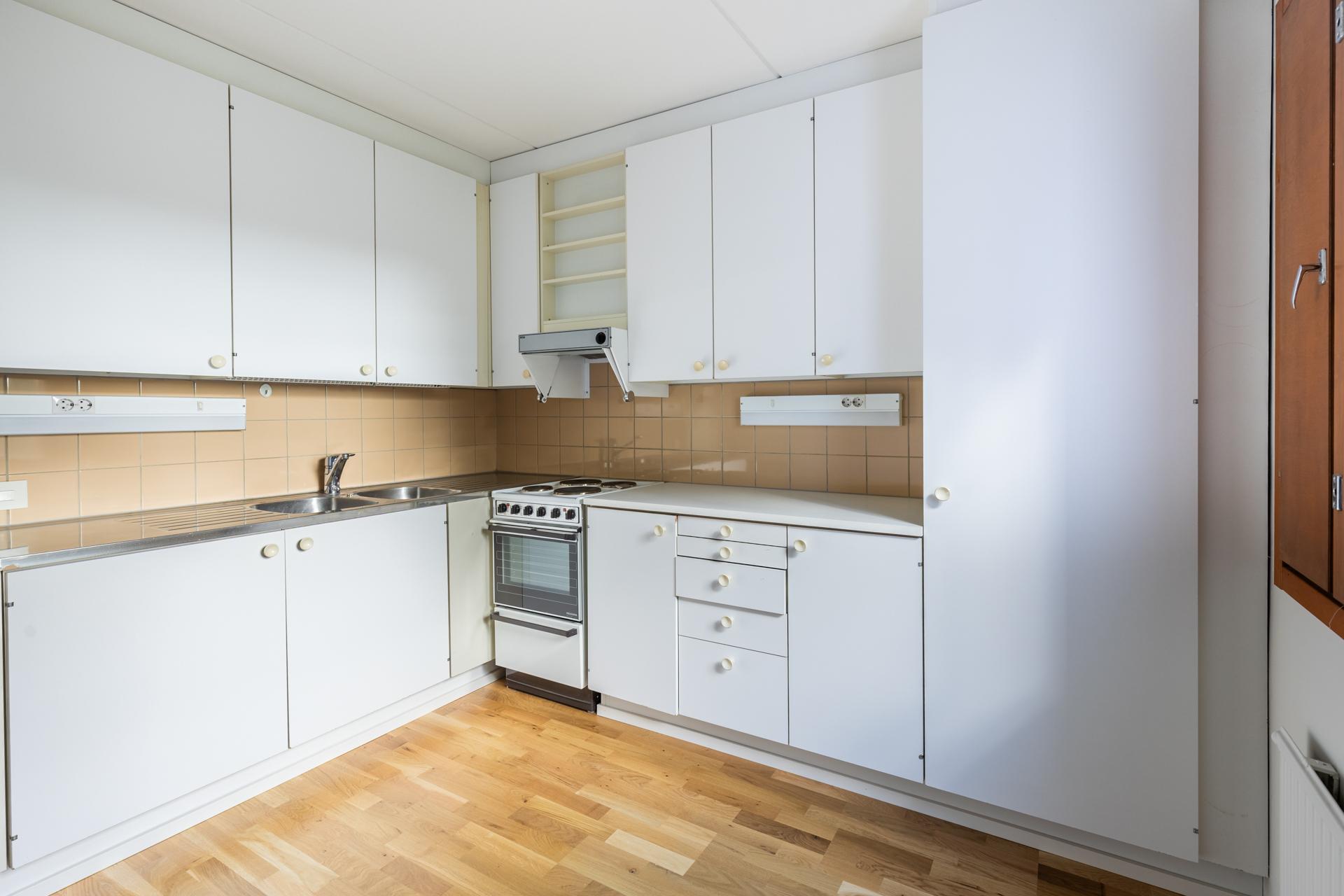 Saniaistie 24, Tapanila, Helsinki