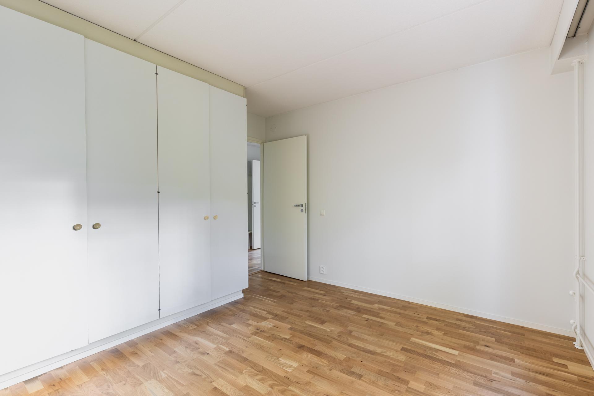 Saniaistie 24, Tapanila, Helsinki