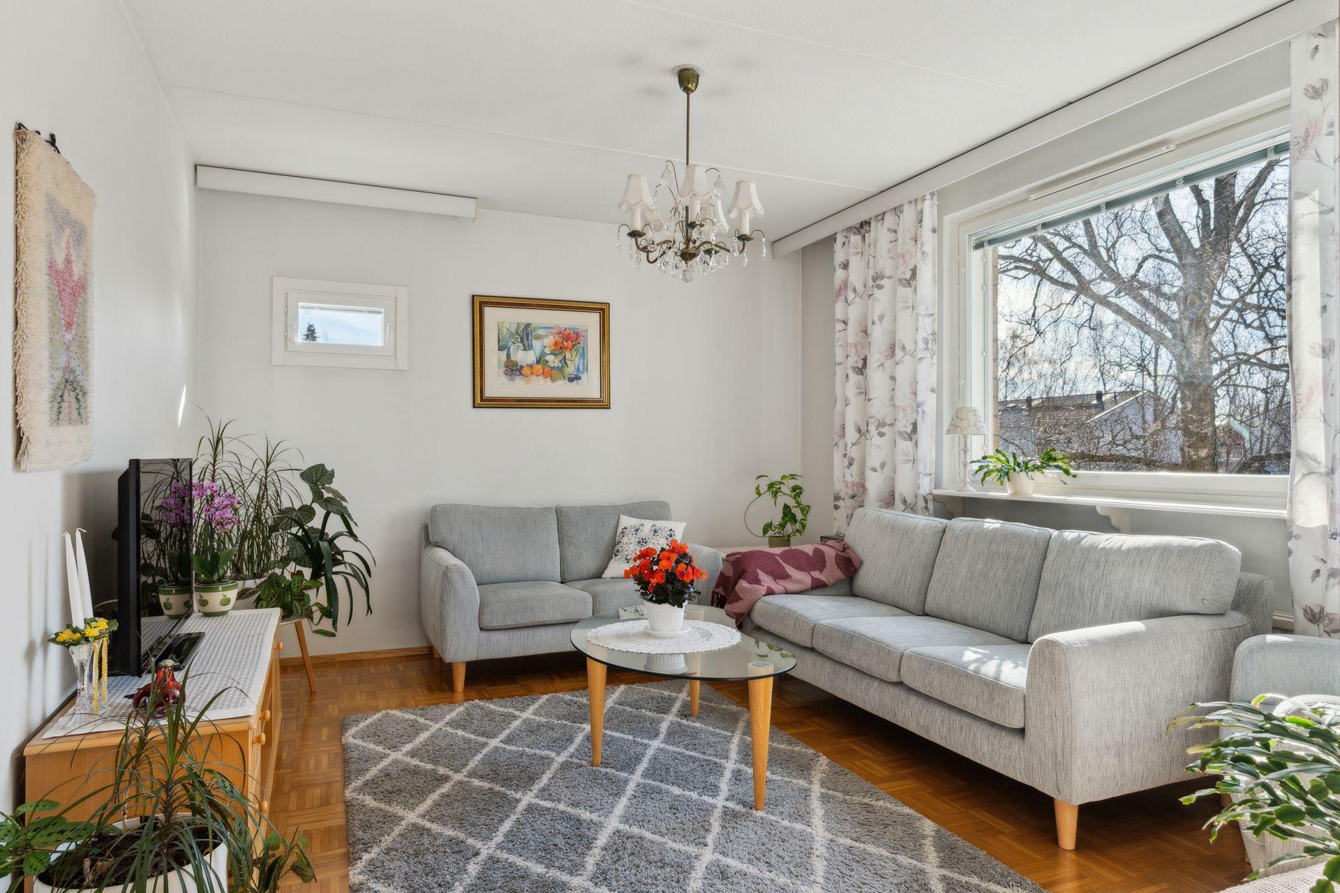 Heinäpellontie 26, Tapaninkylä, Helsinki