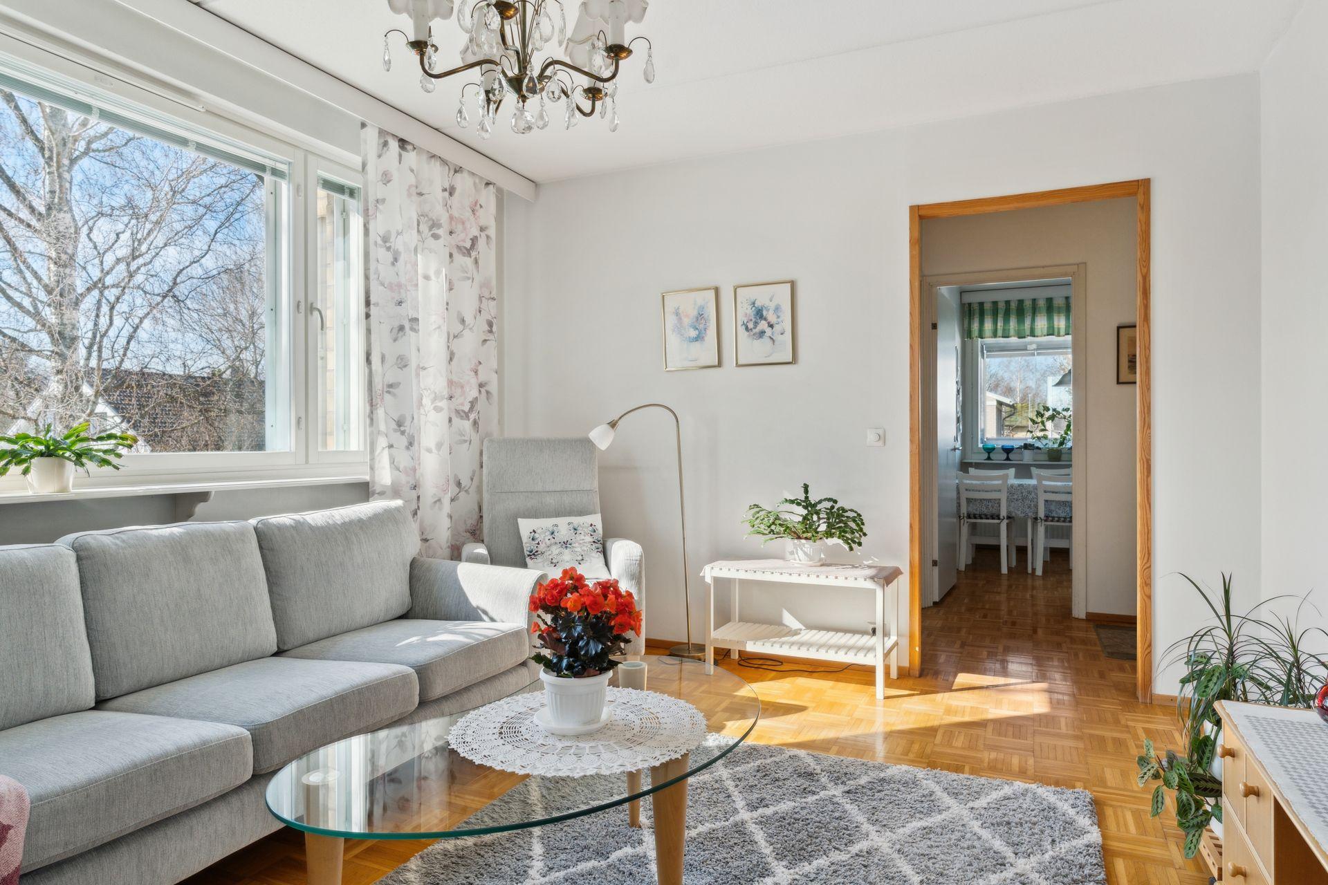 Heinäpellontie 26, Tapaninkylä, Helsinki