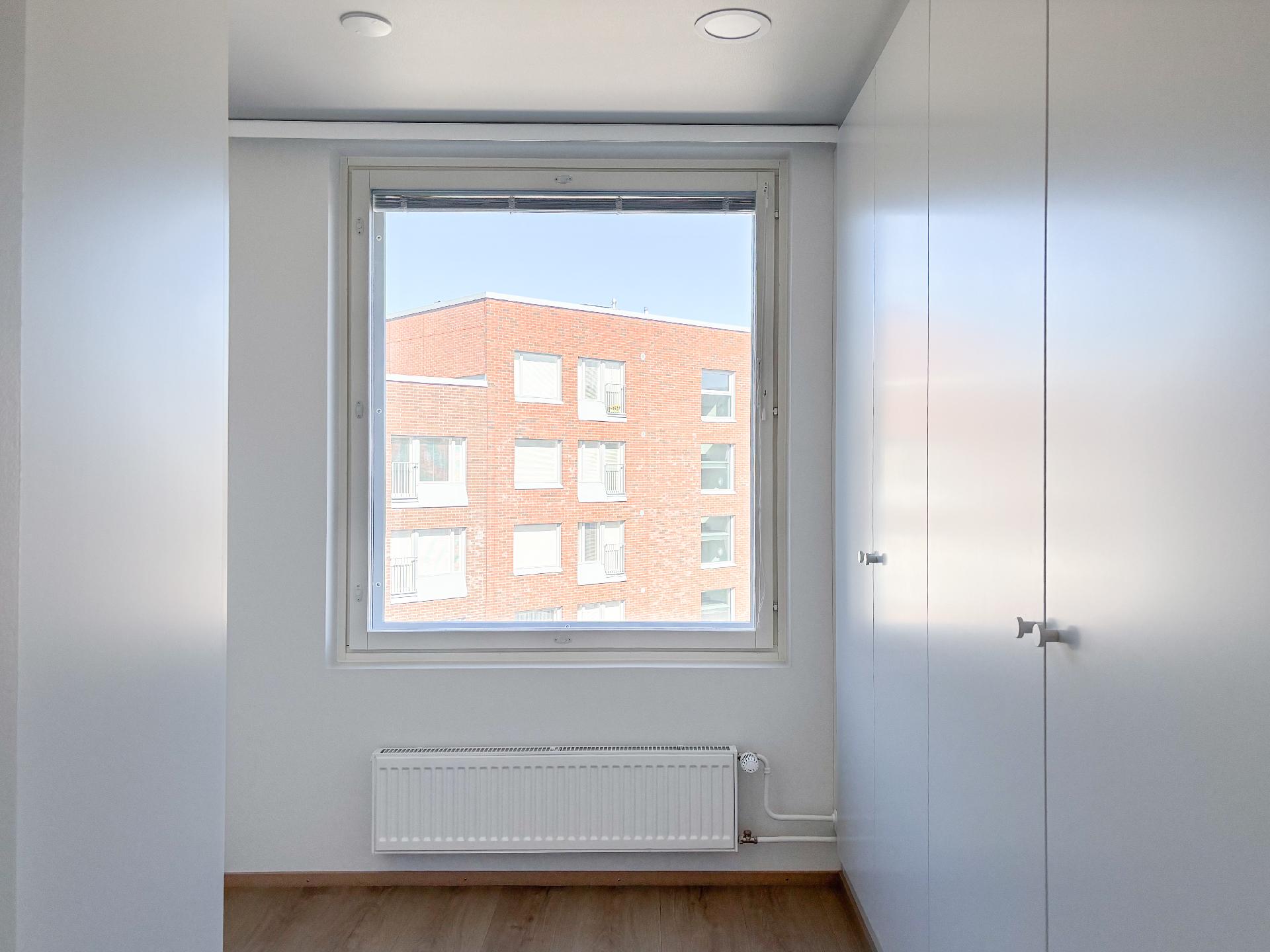 Makuuhuone 2; runsaasti säilytystilaa