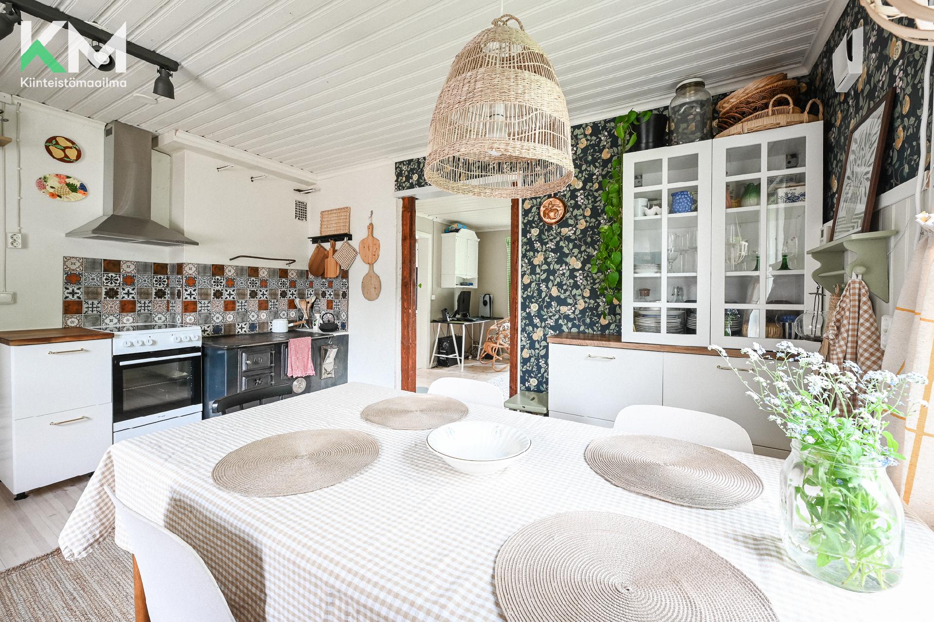 Peltotie 17, Kurikka