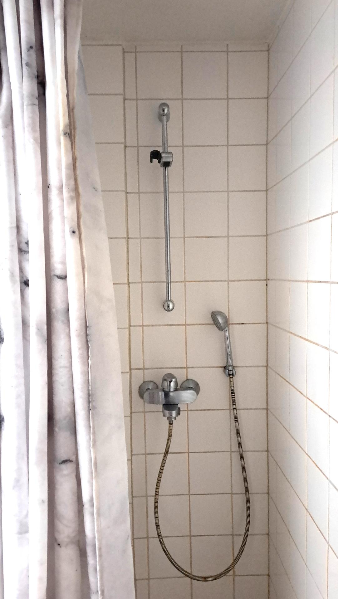 suihkunurkkaus kylpyhuoneessa