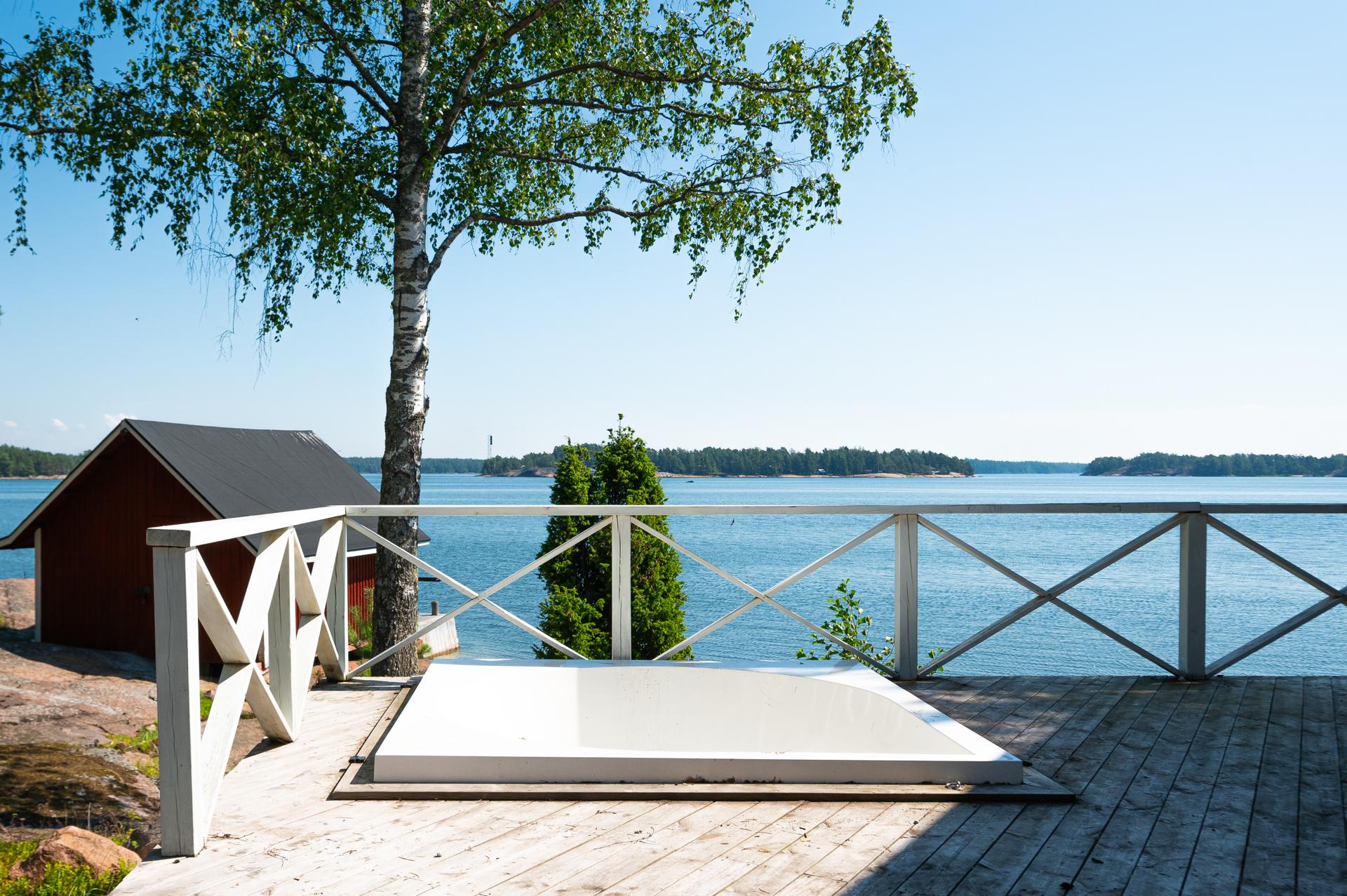 Saunan yhteydessä on allas