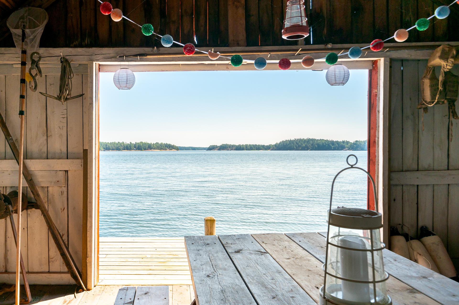 Tilasta aukeaa upea näkymä merelle