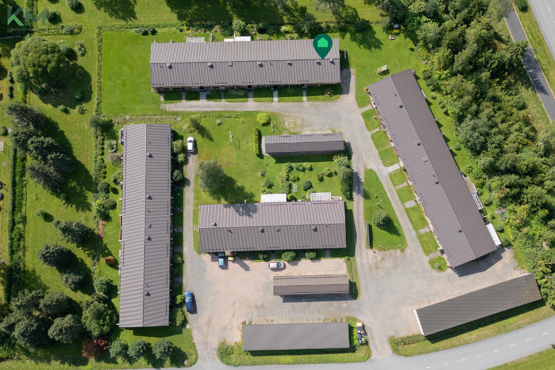 rauhallinen sijainti pihan perällä