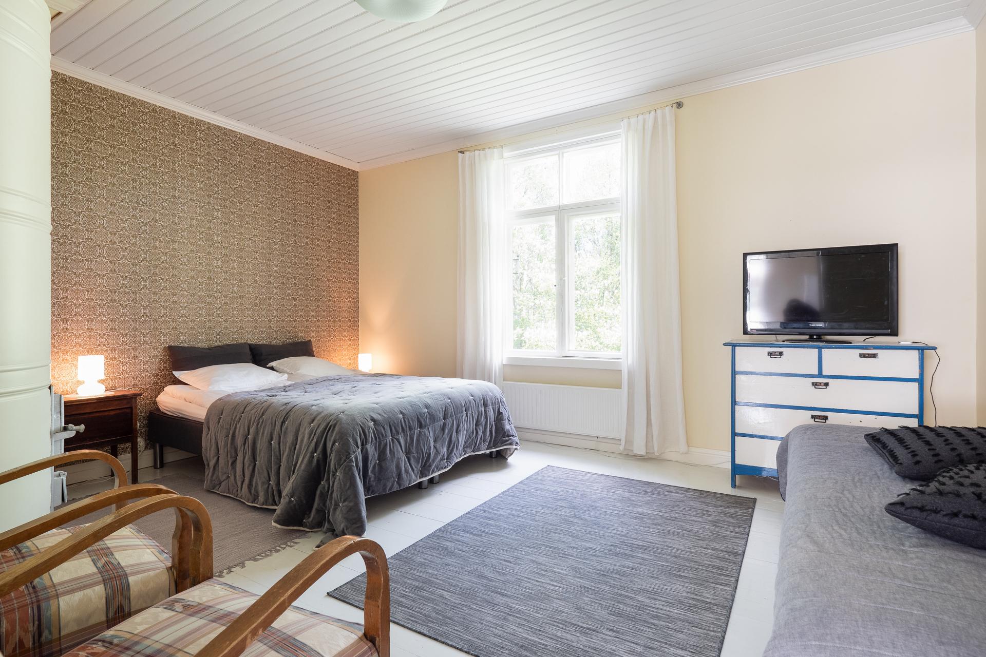 Alakerran isoa huonetta