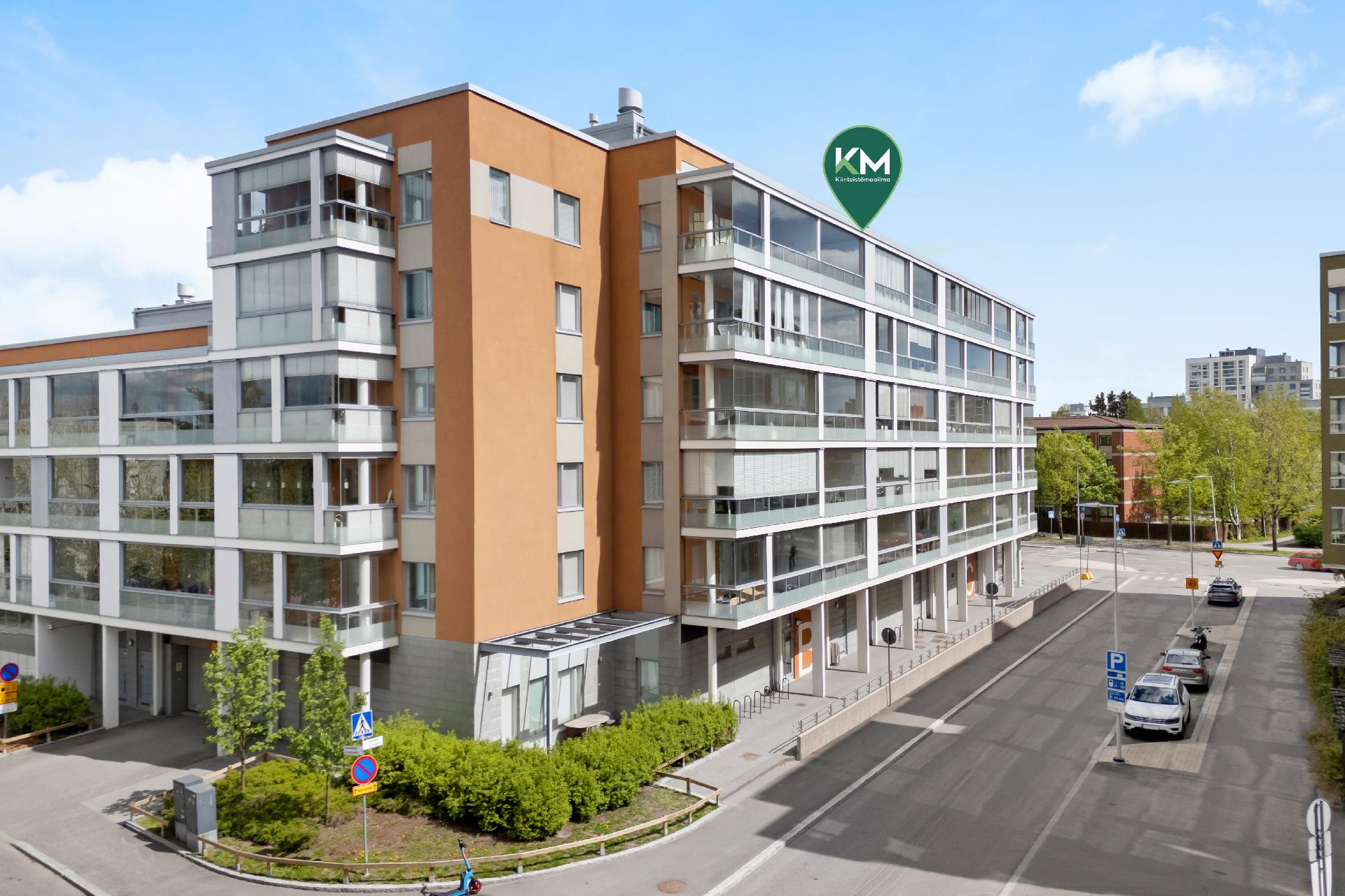 Sisäänkäynti B-rappuun