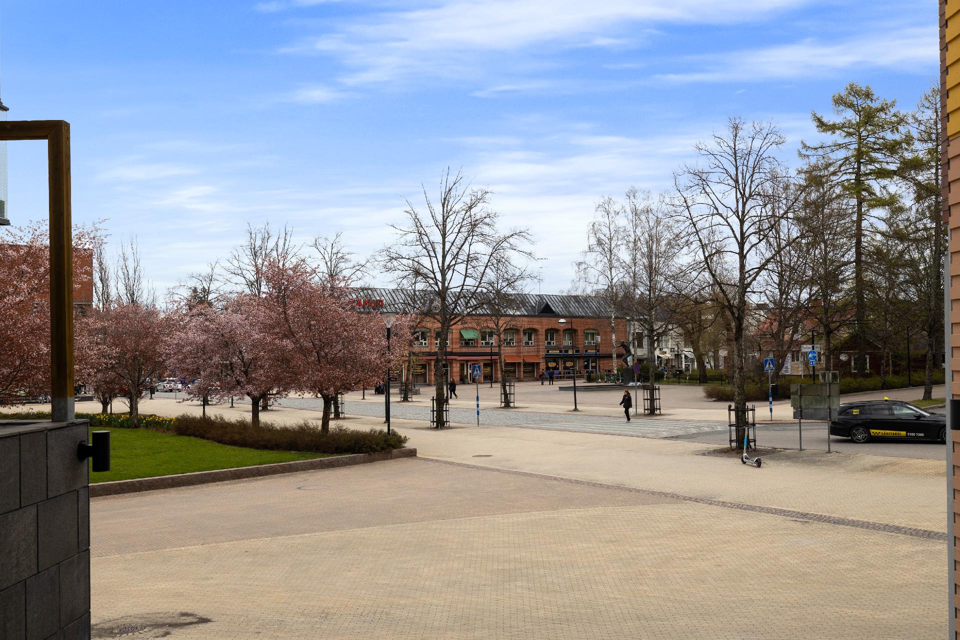 Kirjasto on vieressä