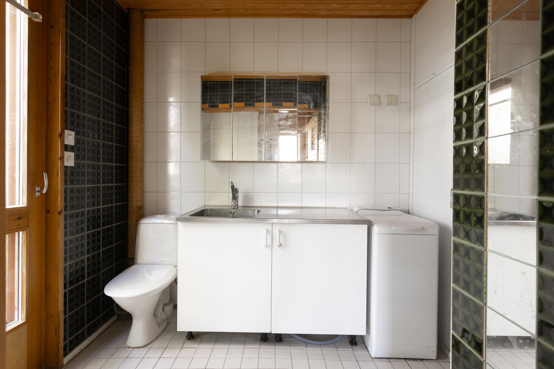 Kodinhoitohuone / wc