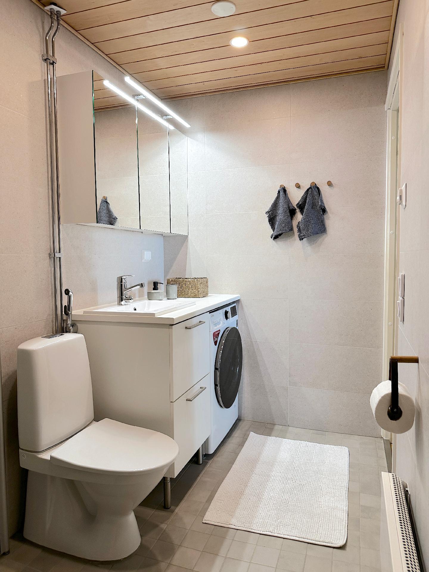 Meritullinraitti 1, Kauppatori, Oulu