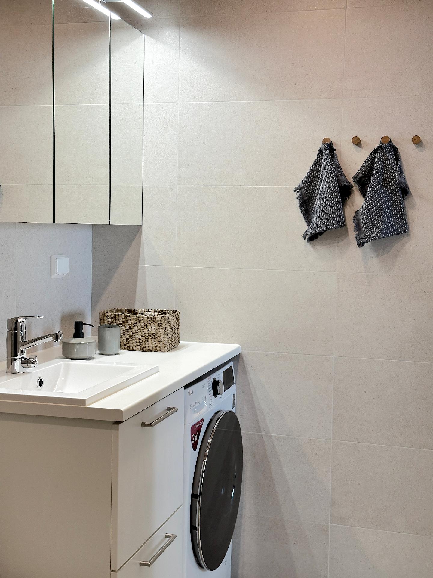 Meritullinraitti 1, Kauppatori, Oulu