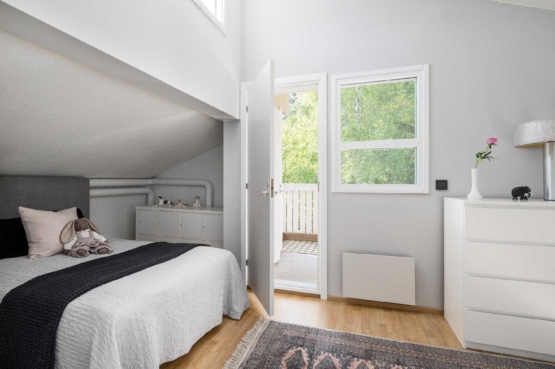 Makuuhuone 2, yläkerta