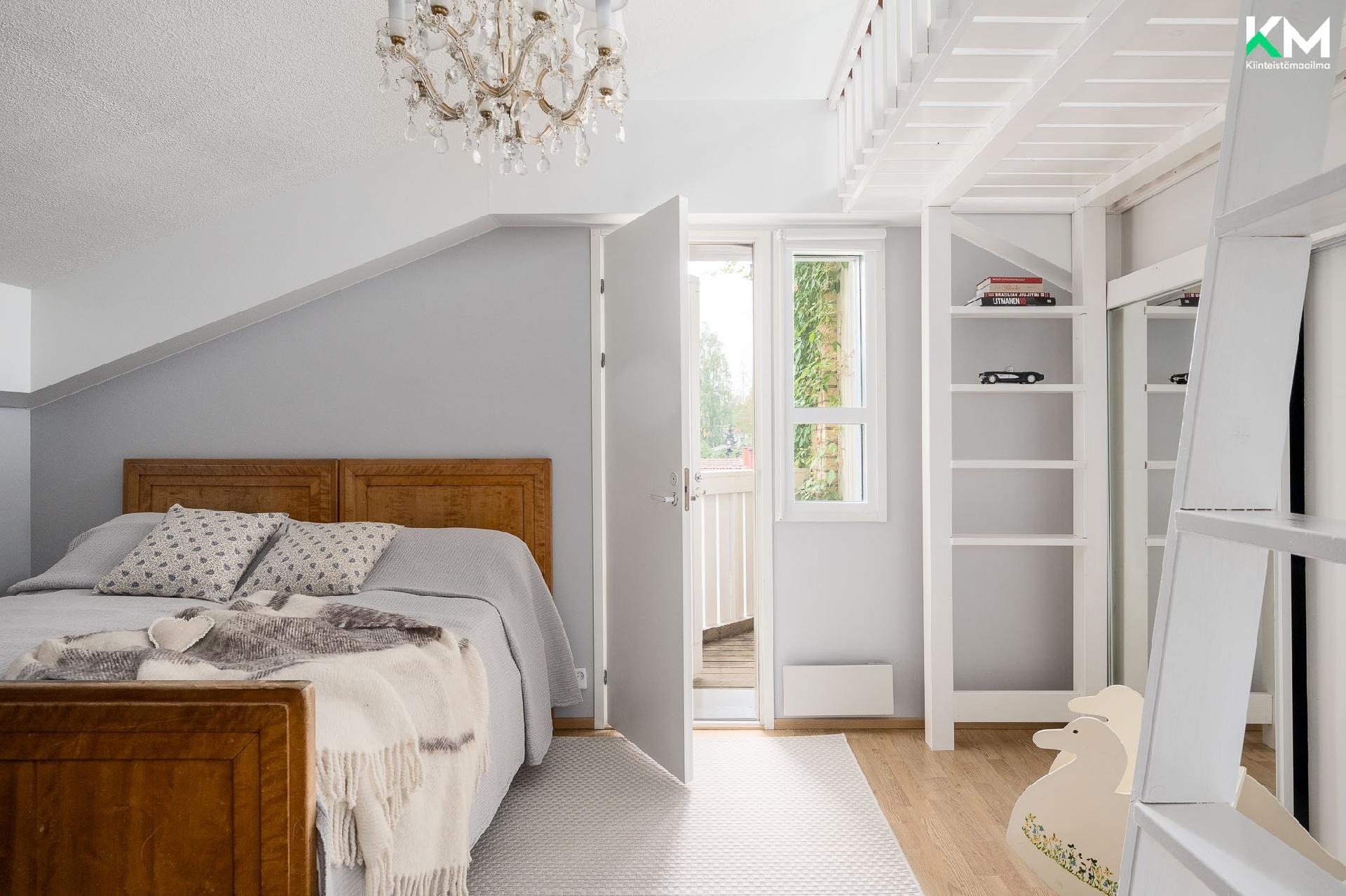 Makuuhuone 1, yläkerta