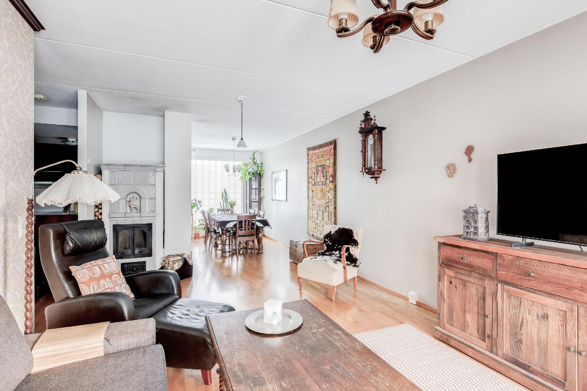 Saramäentie 9a, Paloheinä, Helsinki