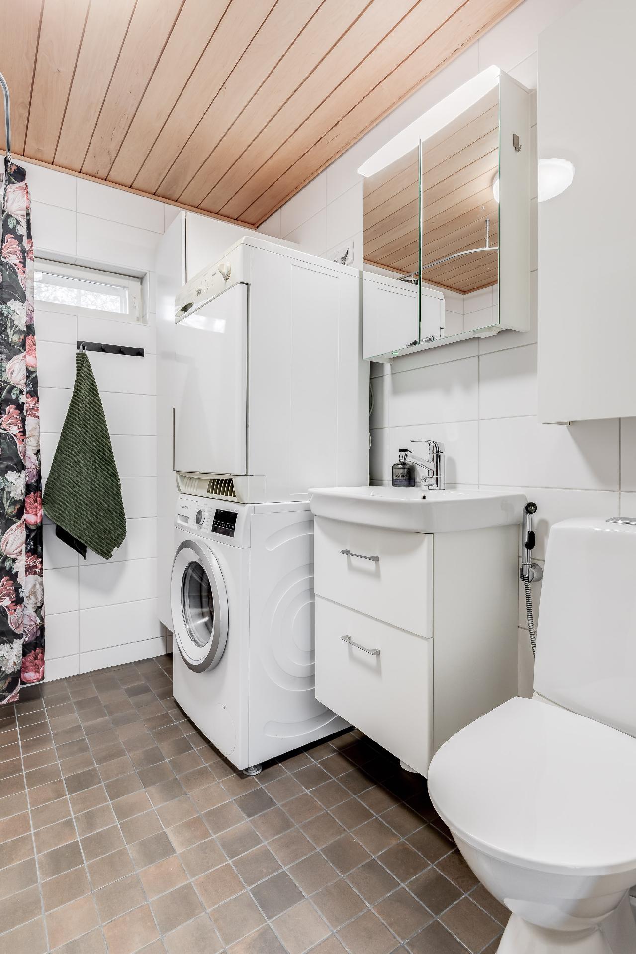 Saramäentie 9a, Paloheinä, Helsinki