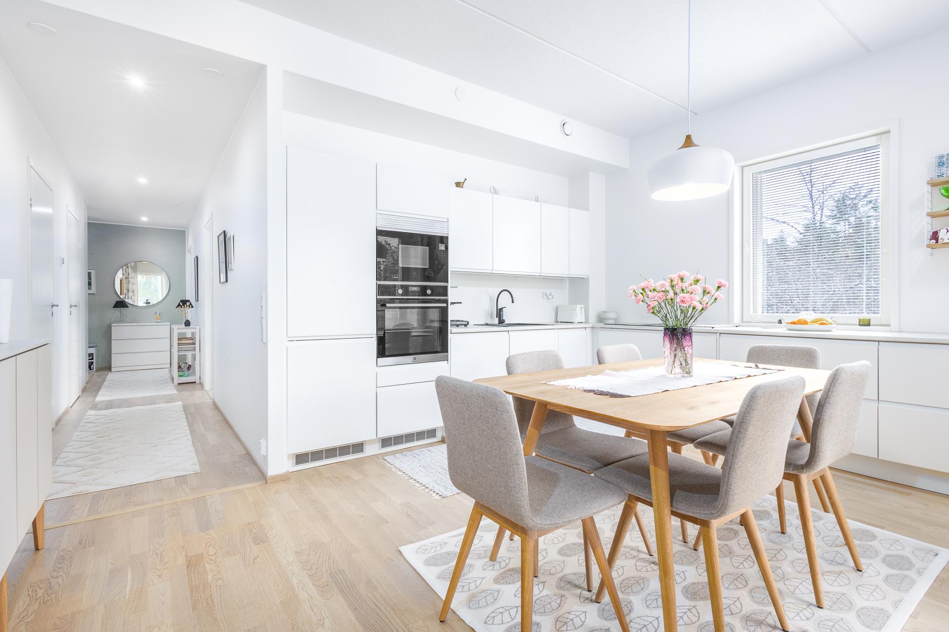 Keittiön ruokailutilaa