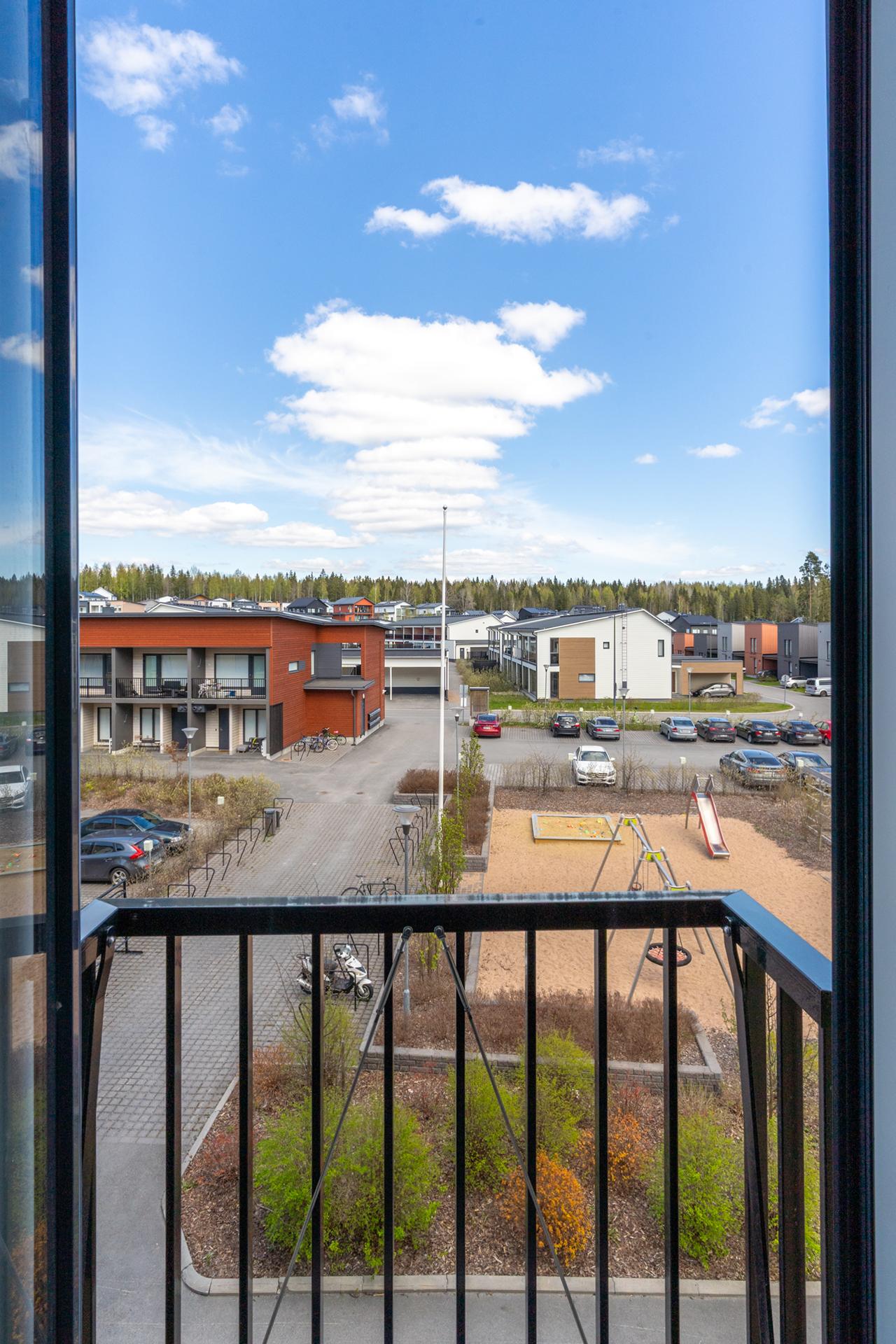 Ranskalainen parveke sisäpihan suuntaan