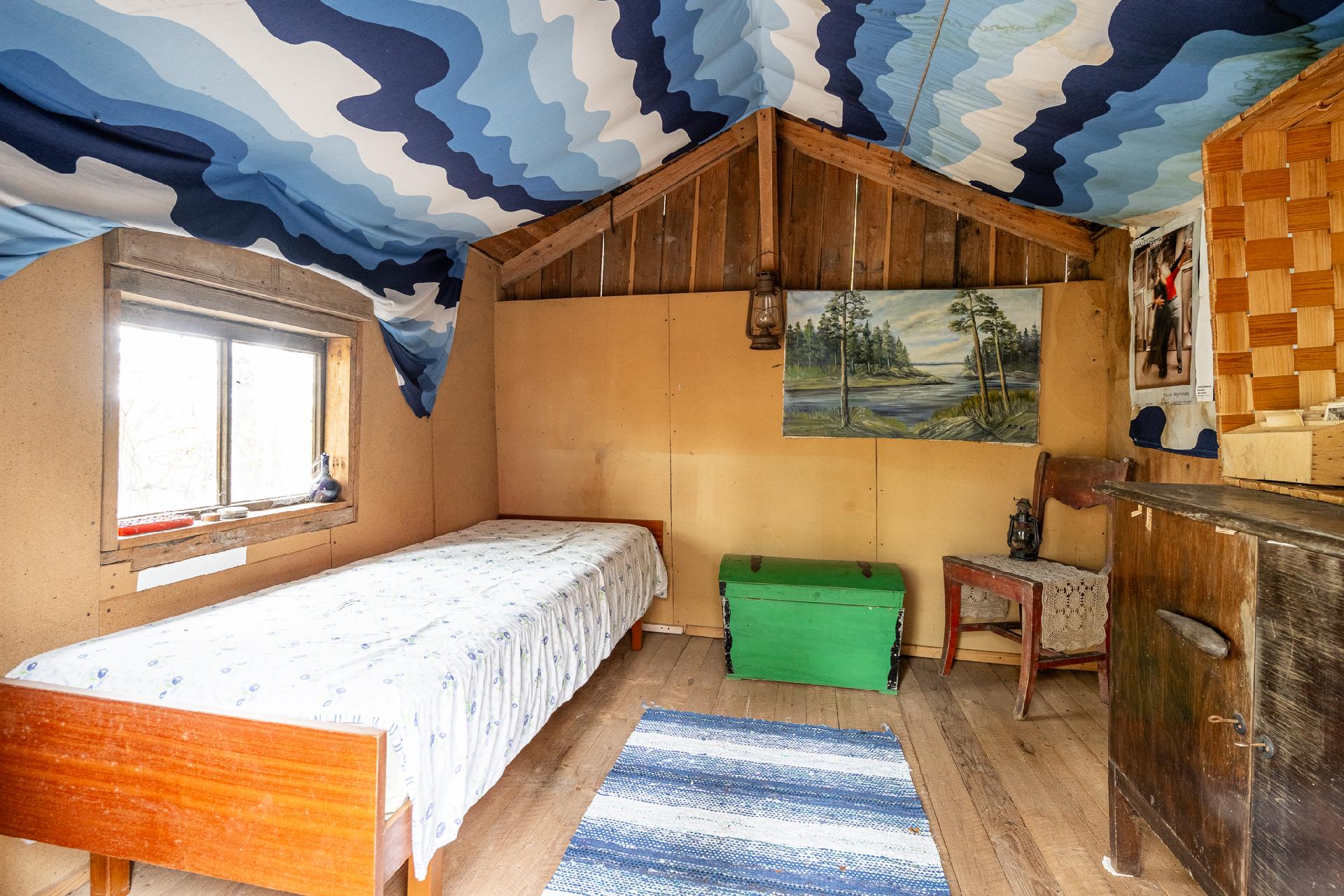 Hirsiaitta sisältä