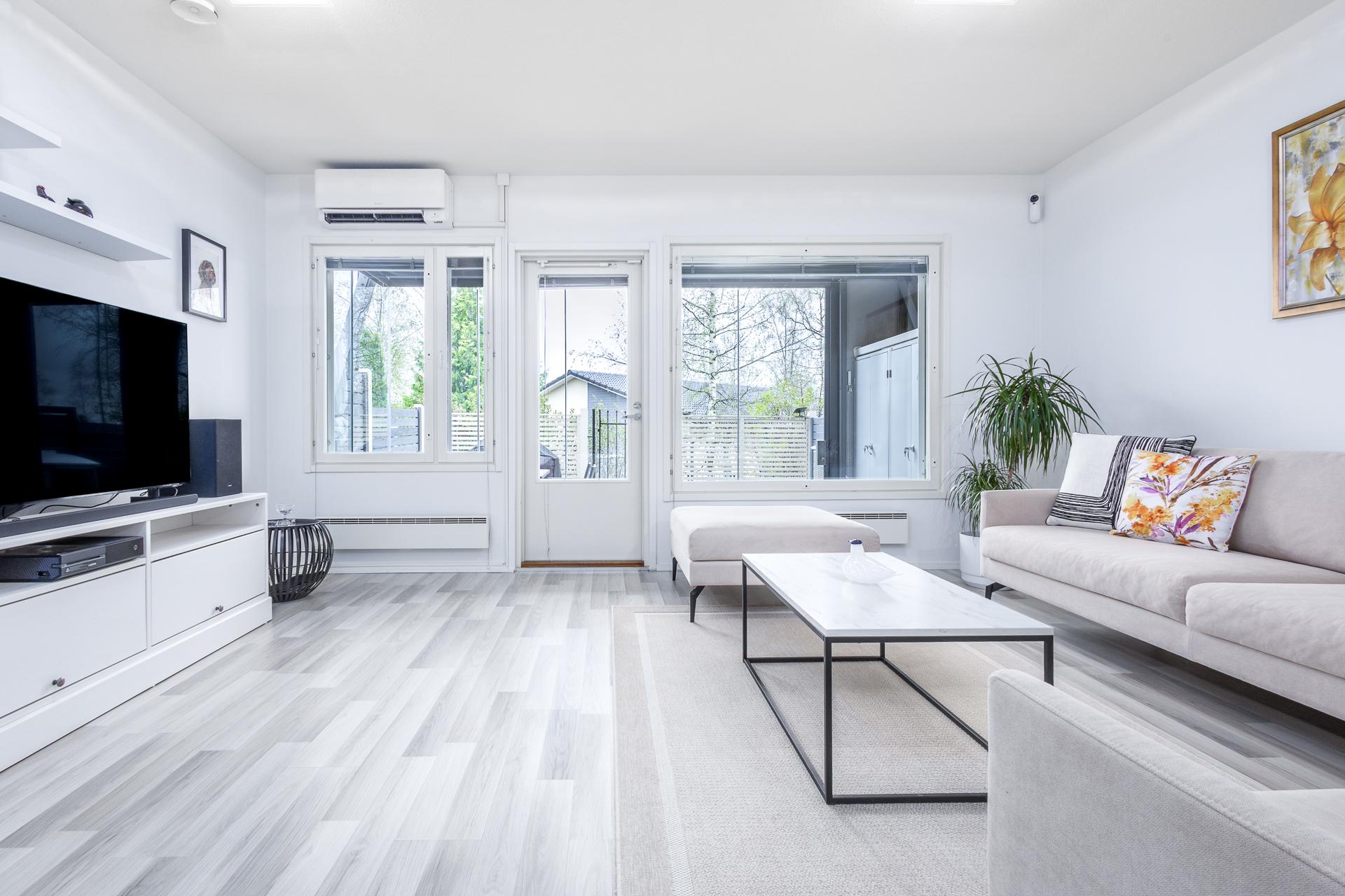 olohuoneesta käynti terassille