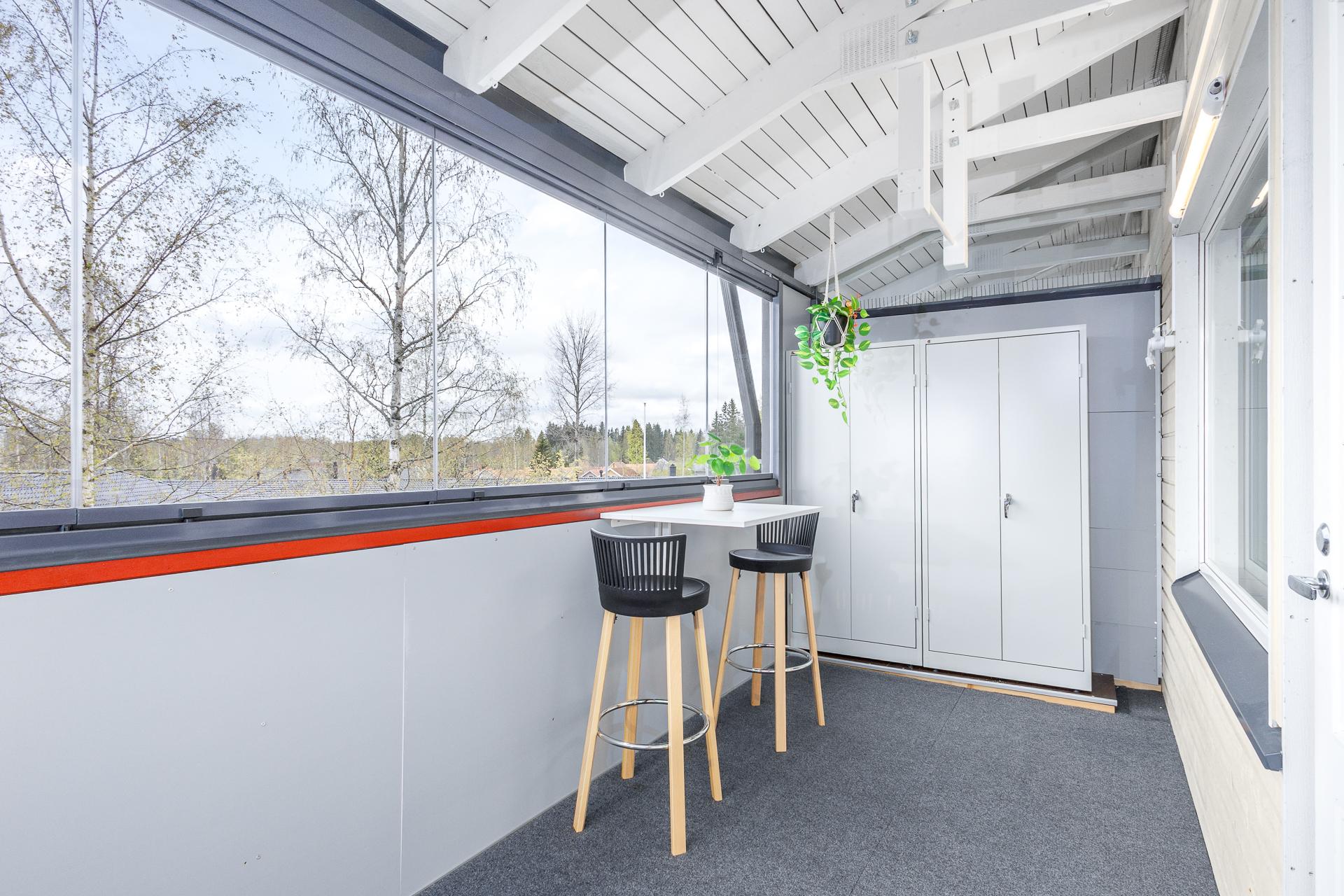 parvekkeella säilytystilaa