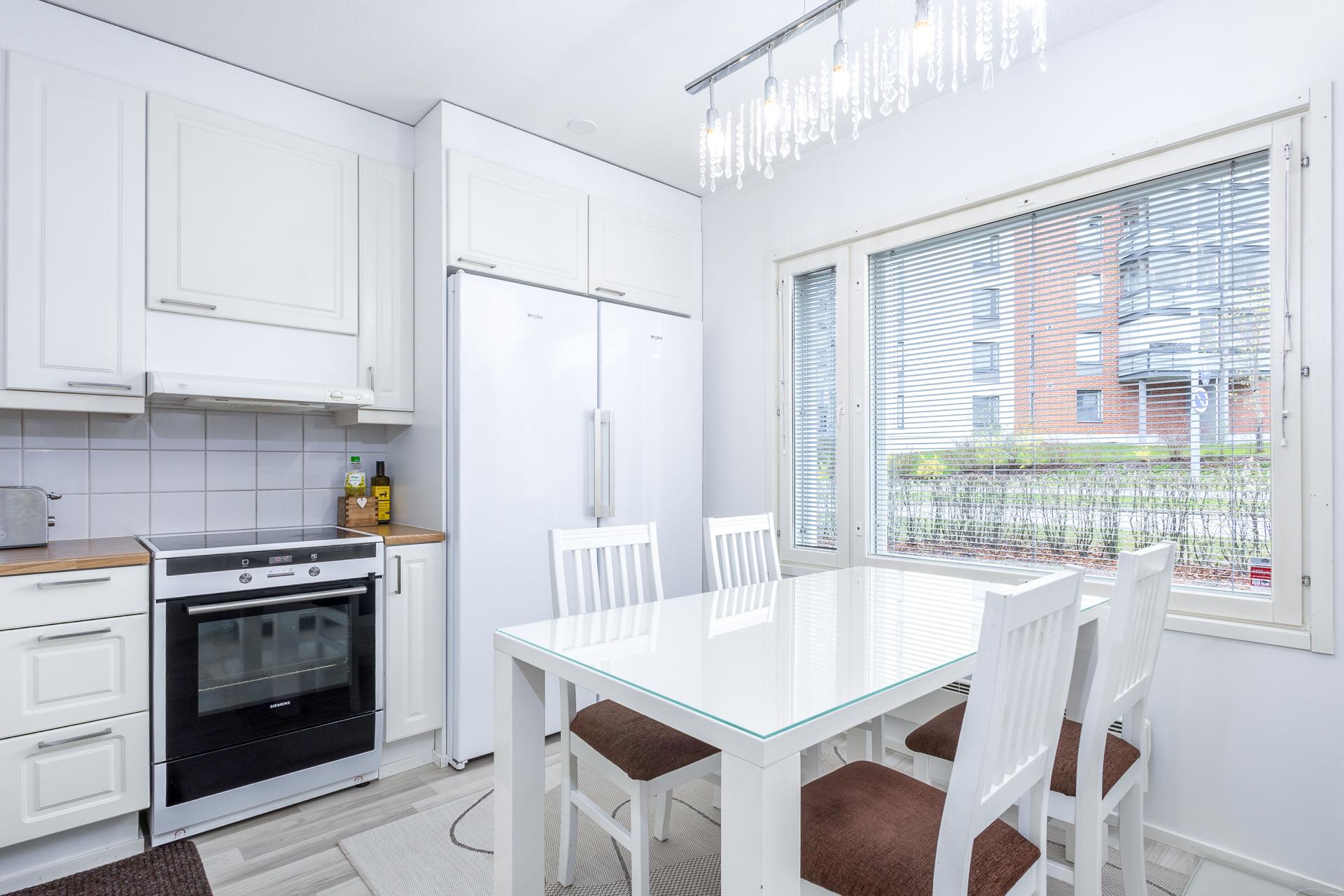 keittiössä tilaa ruokailulle