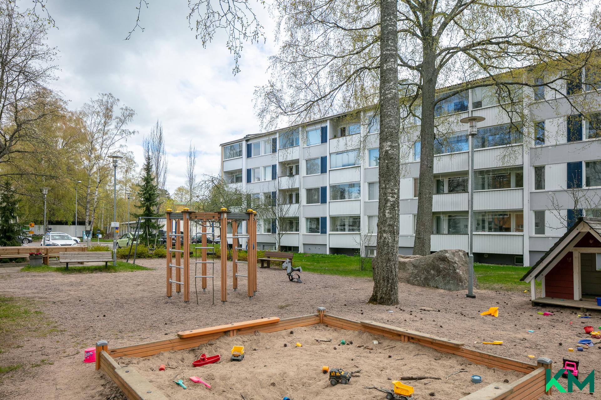 Lumikintie 4, Roihuvuori, Helsinki