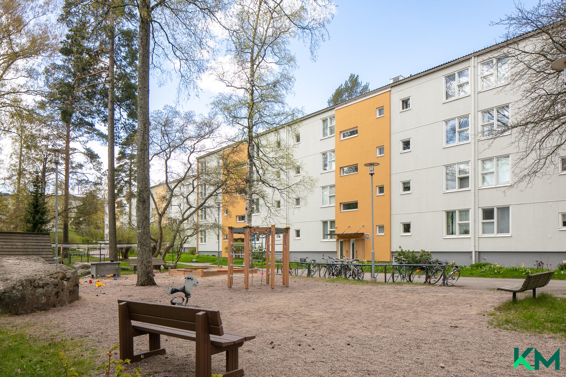 Lumikintie 4, Roihuvuori, Helsinki