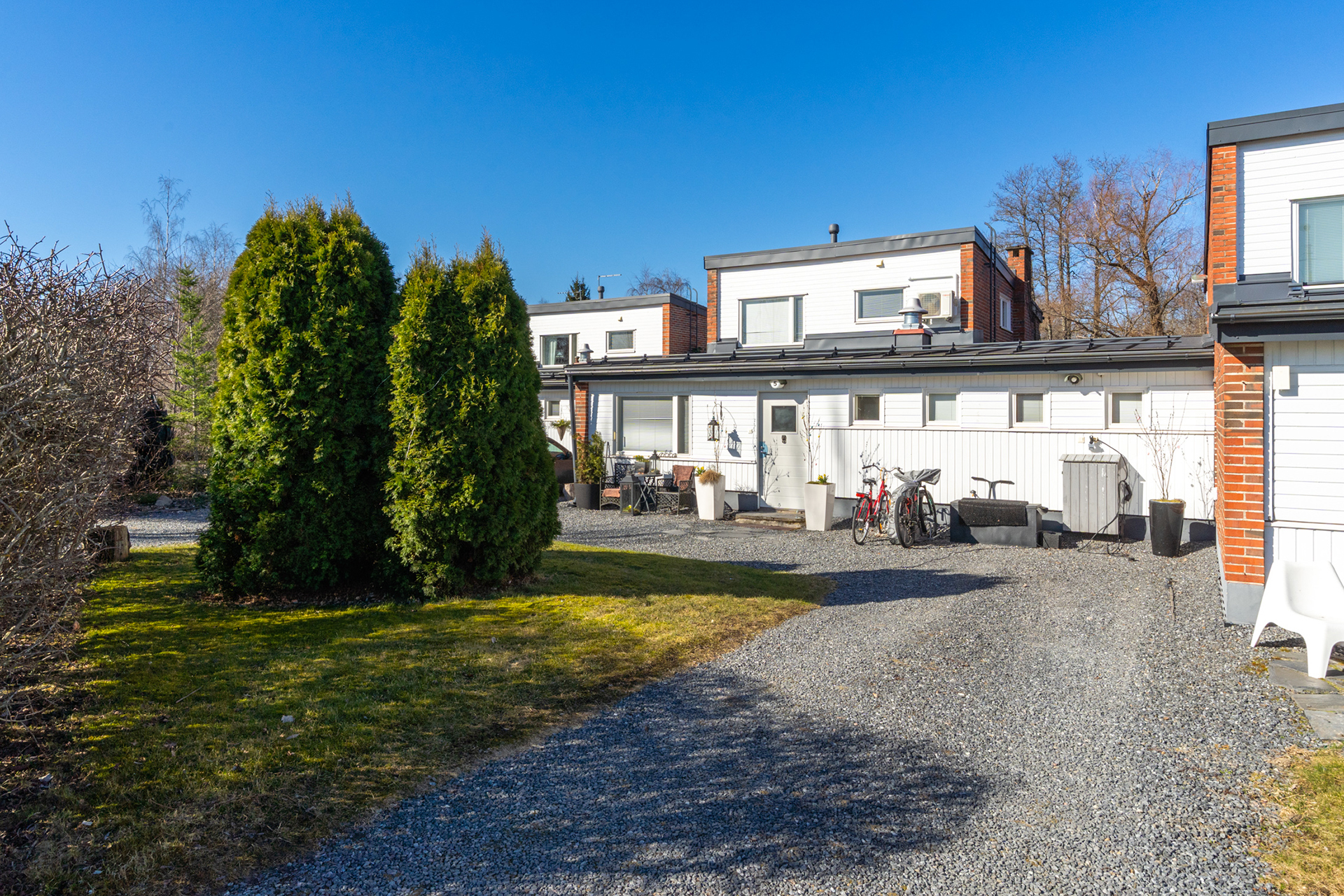 Pihassa on tilaa useammalle autolle