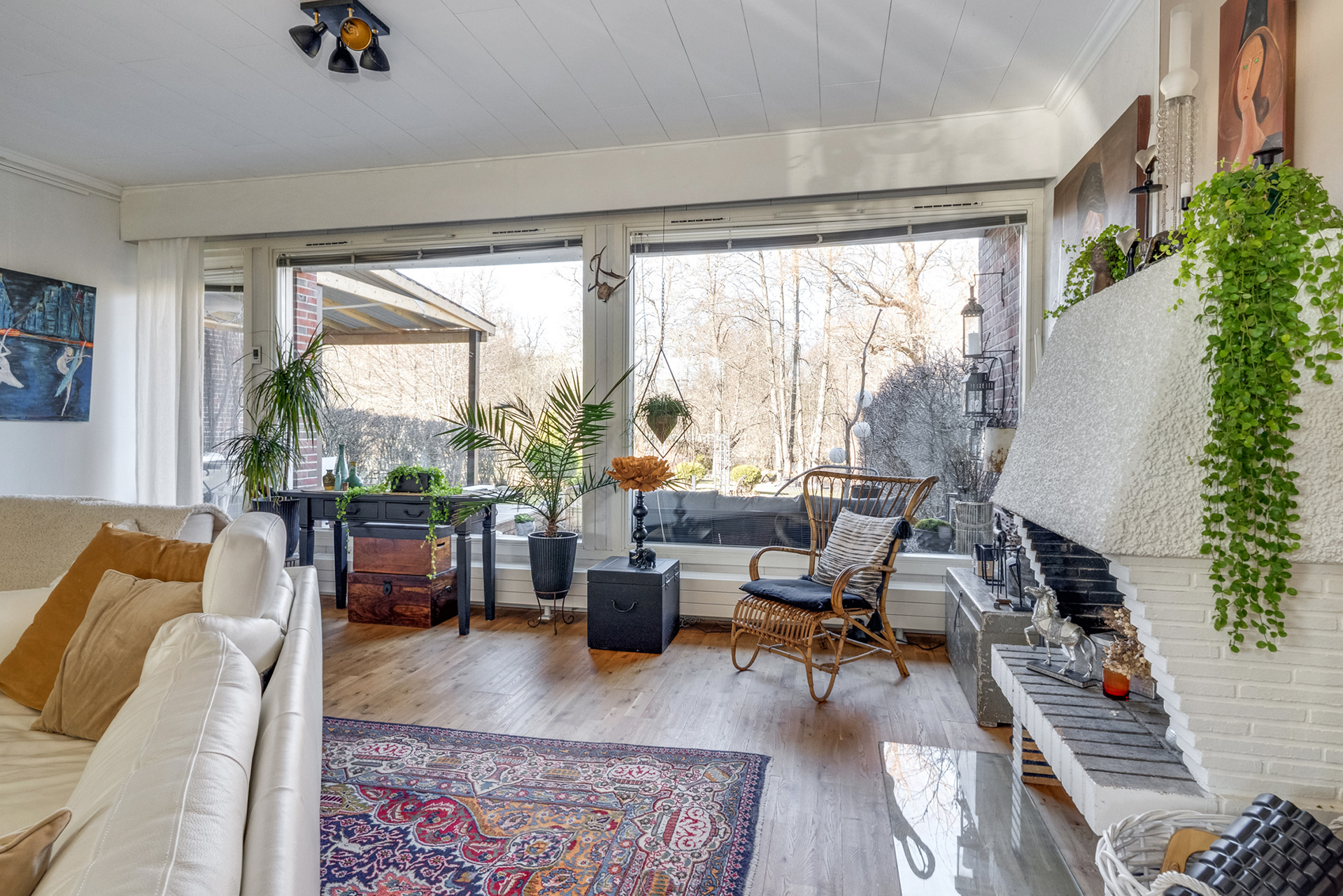 Tunnelmallinen paratiisi kosken rannasta!