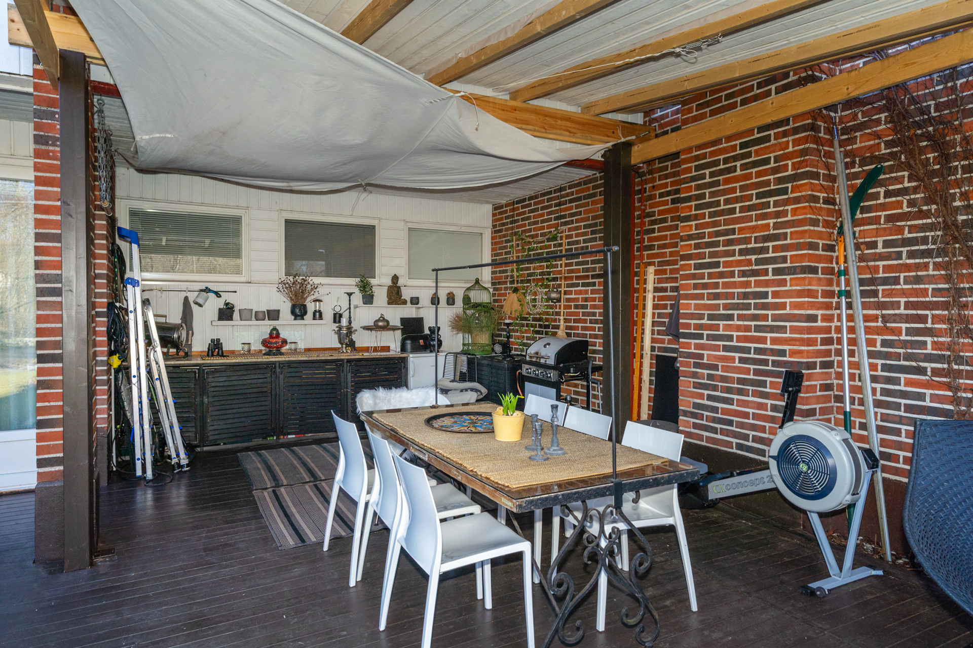 Upea kesäkeittiö kutsuu grillaamaan