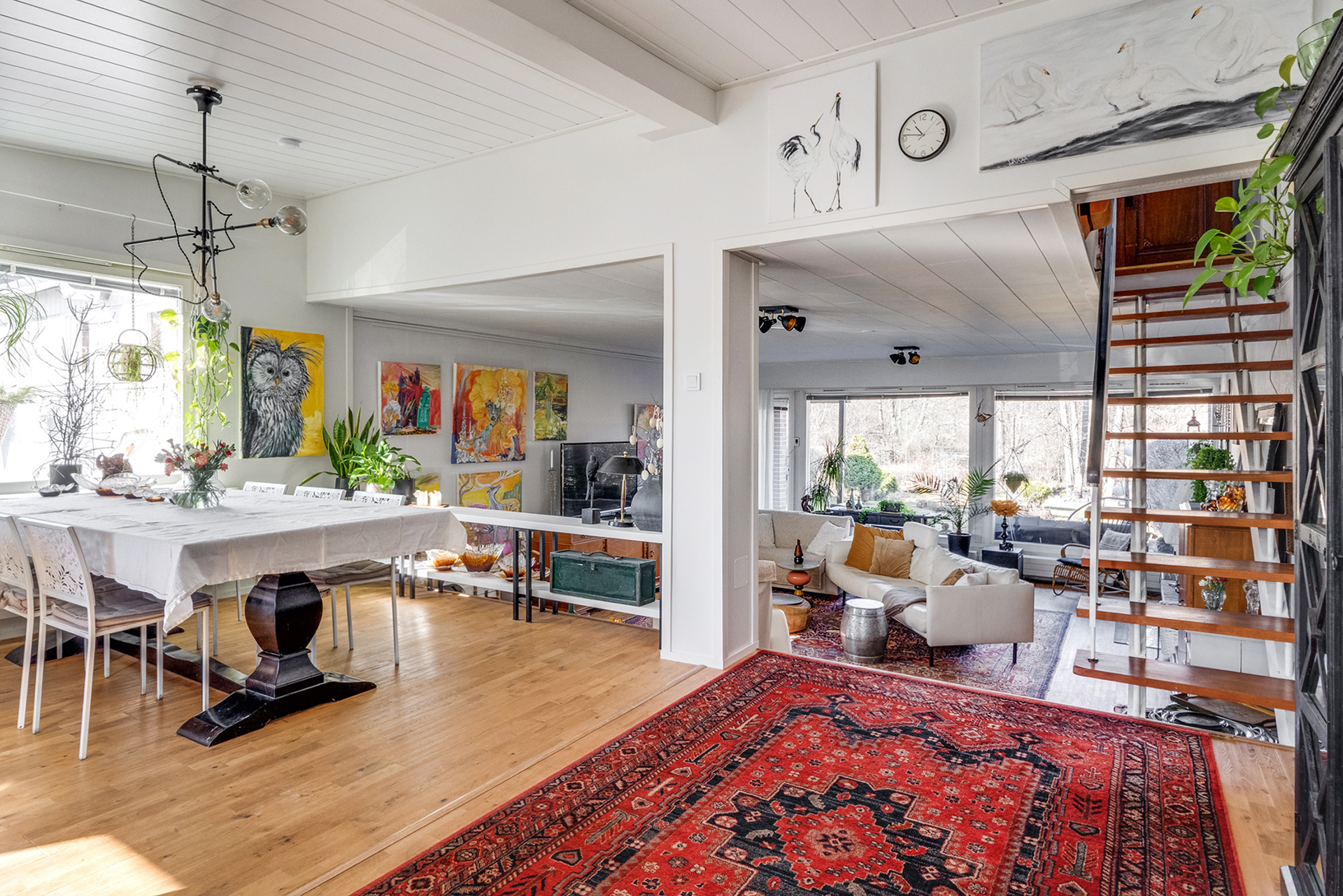 Alakerran tilat ovat kahdessa tasossa