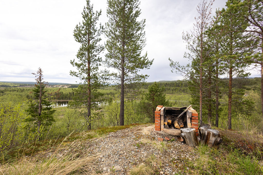 Pasijoentie 13, Karigasniemi