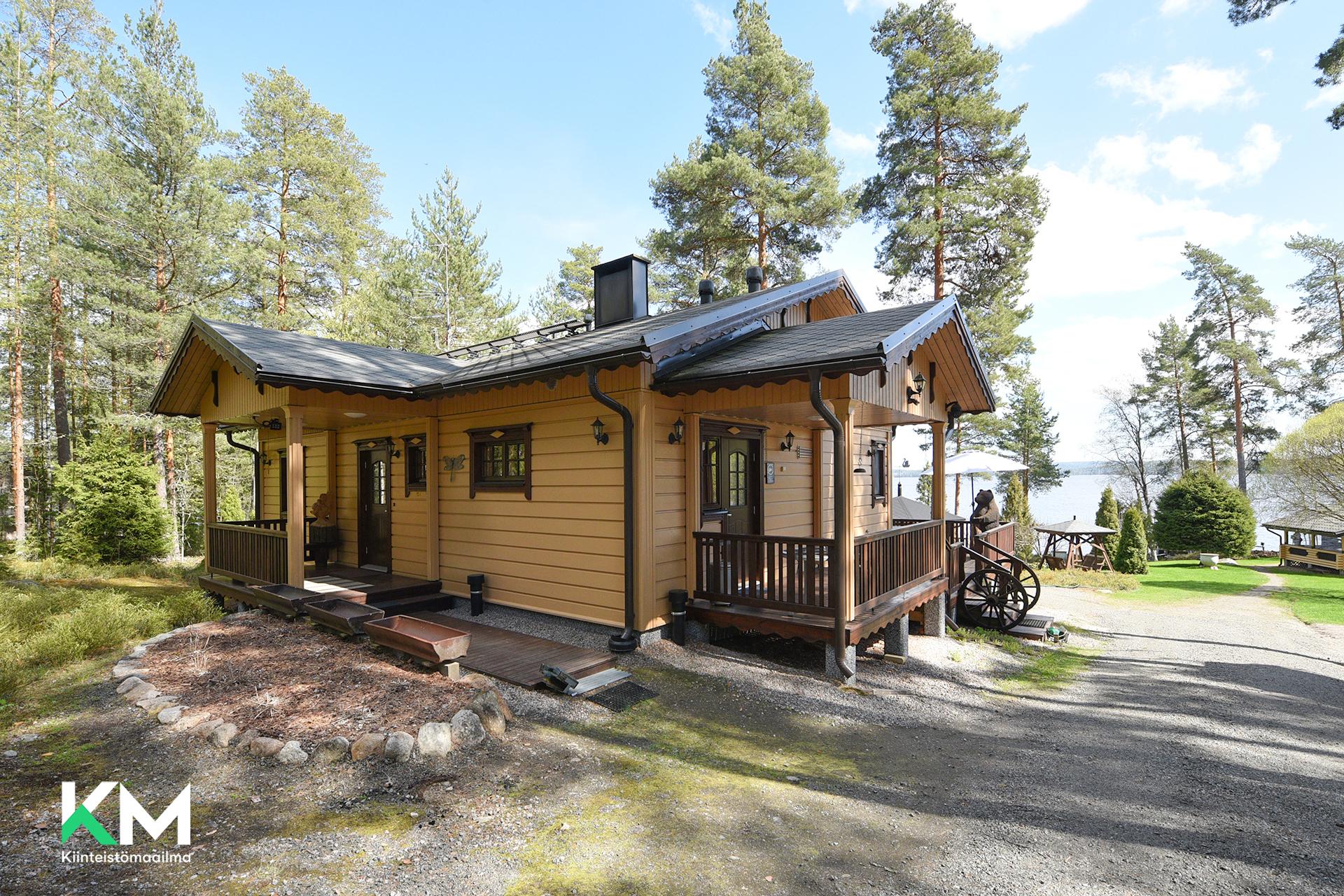Päämökki sivusta kuvattuna